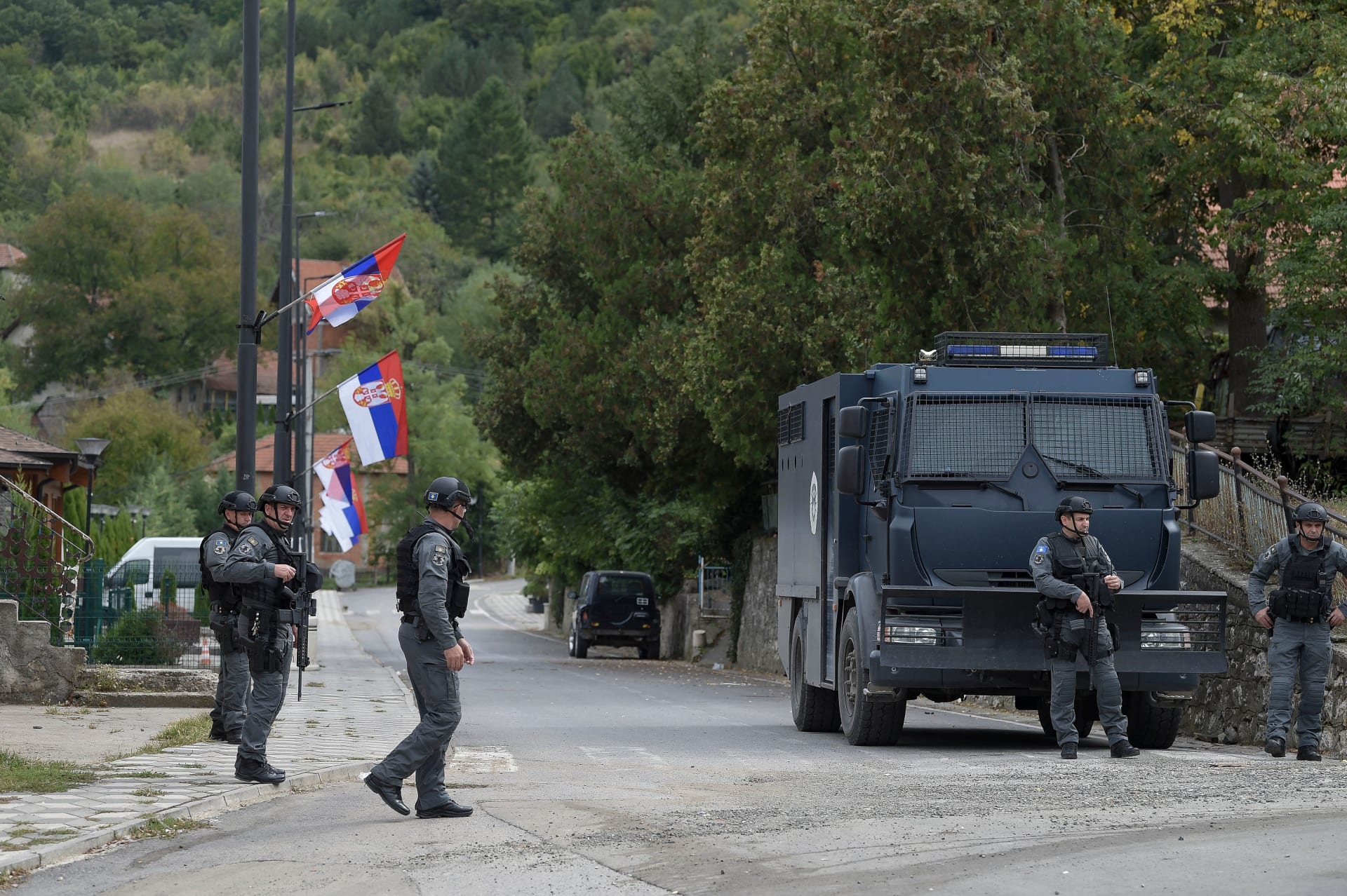 واشنطن تحذر من حشد بلغراد والناتو يدفع بقوات إضافية.. جولة جديدة من التوترات بين كوسوفو وصربيا