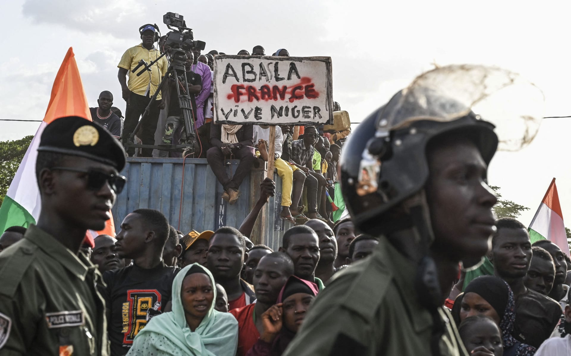 فرنسا تحدد موعد انسحاب قواتها من النيجر