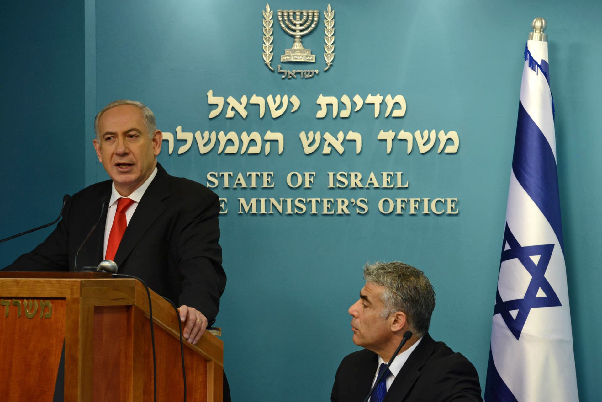 "مستعد لتنحية خلافات".. زعيم المعارضة الإسرائيلية يدعو نتنياهو لتشكيل حكومة "طوارئ"