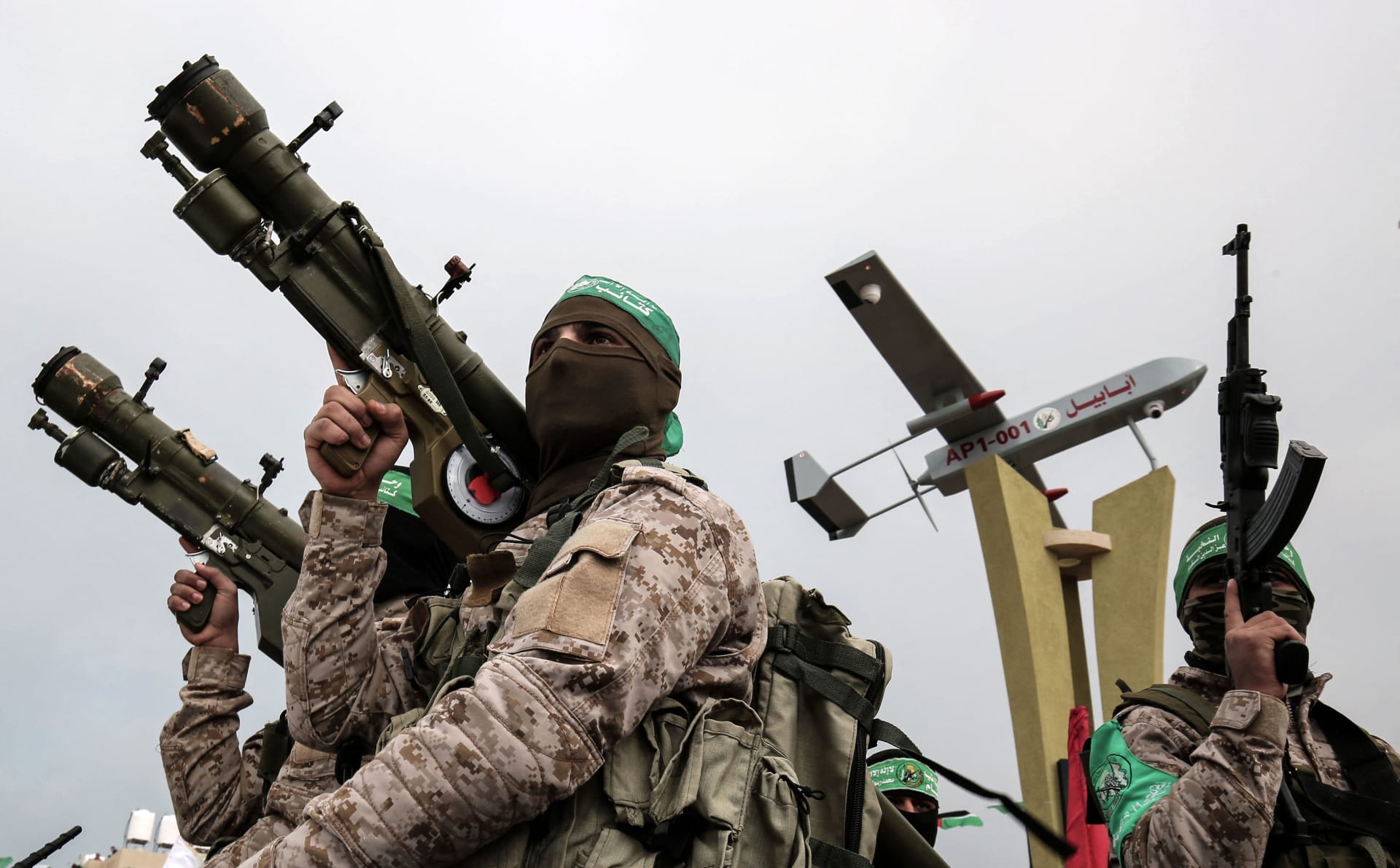 حماس تدعي أنها تحتجز "أكثر من 100" رهينة بمن فيهم ضباط إسرائيليين "رفيعي المستوى"