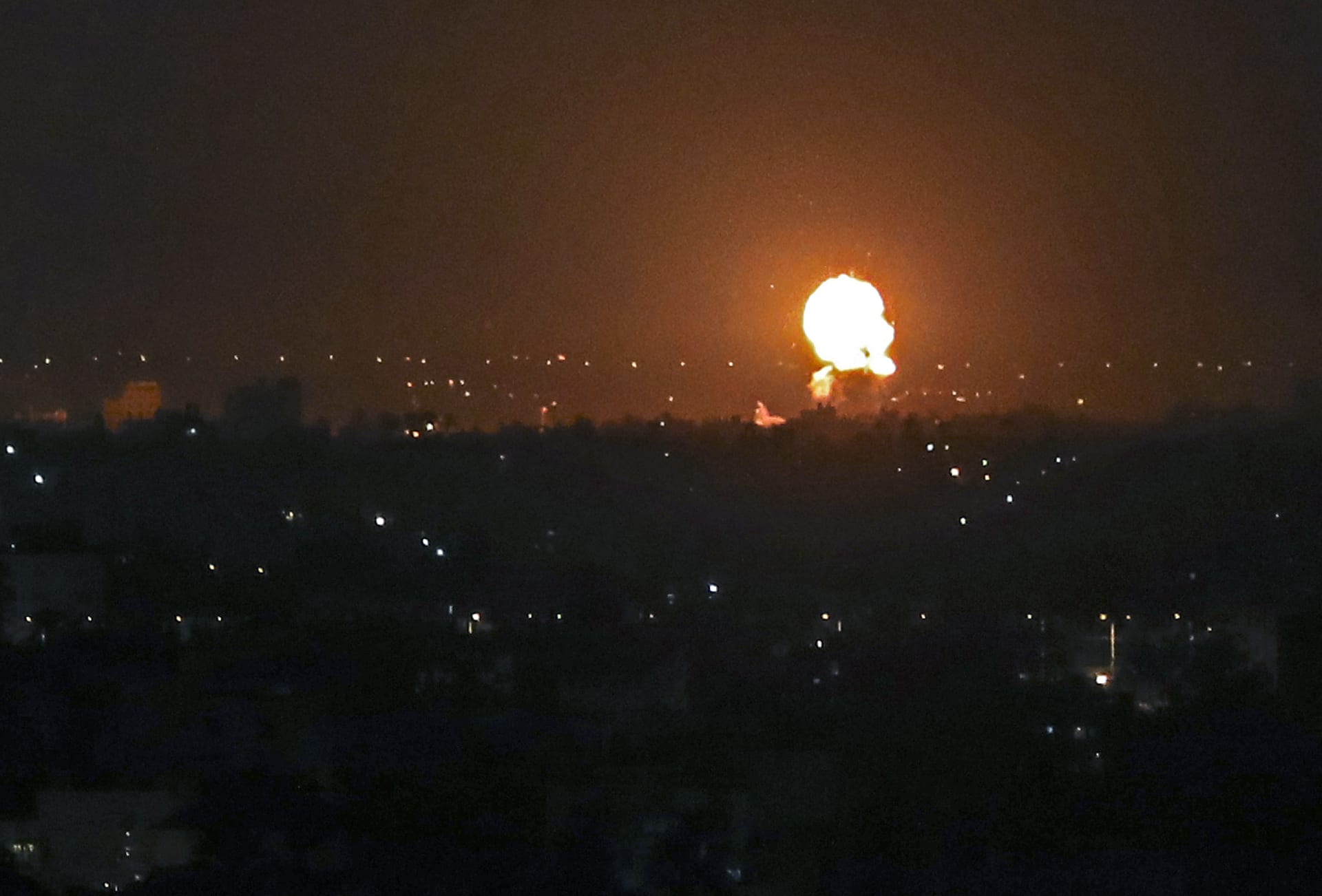 إسرائيل تعلن "قصف أكثر من 70 هدفا" في غارات على غزة