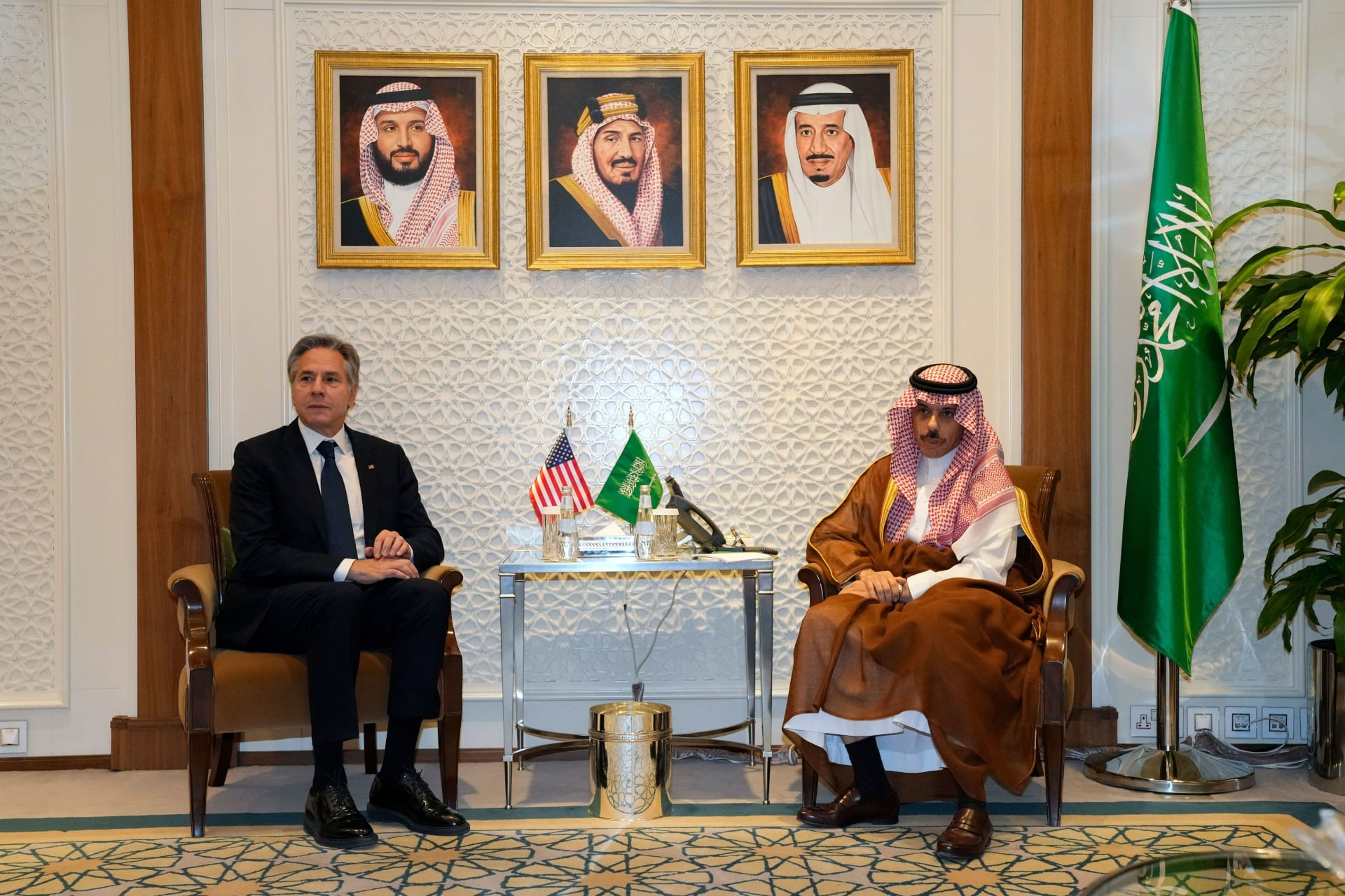 وزير الخارجية السعودي يستقبل بلينكن في الرياض.. وهذا ما بحثاه بشأن غزة