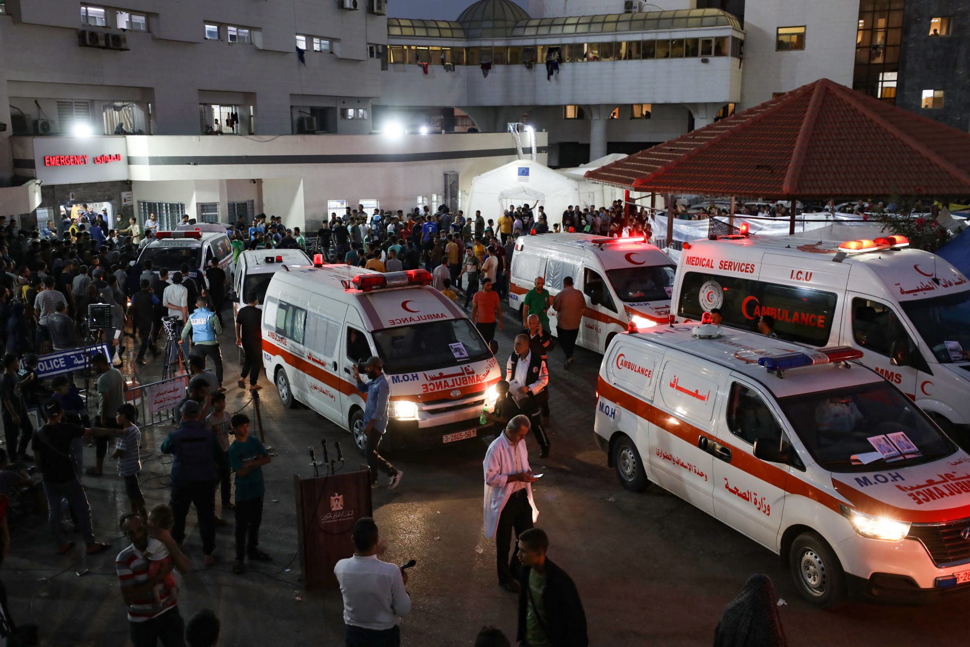 منأمام مستشفى الشفاء في غزة في الـ15 من أكتوبر الجاري 