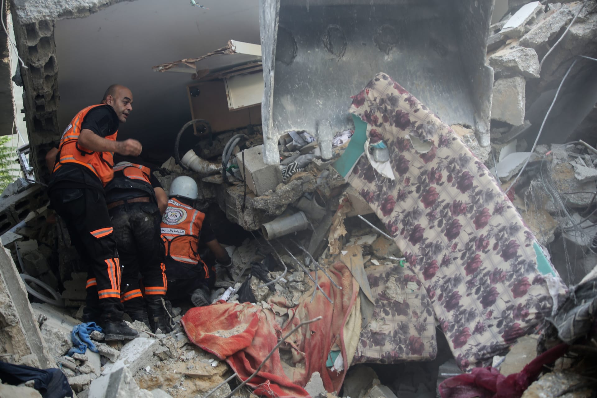 فرق الانقاذ في غزة