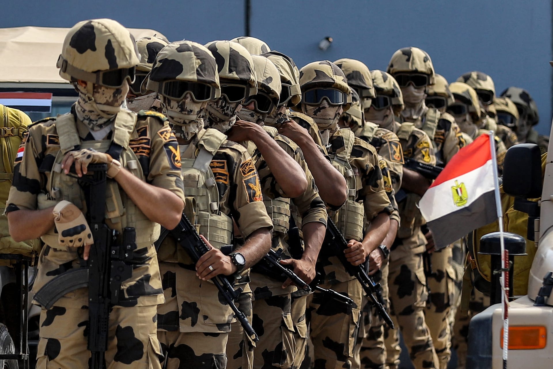 السيسي يتحدث عن حماية الأمن القومي المصري.. وقائد الجيش الثالث: مستعدون لـ"طي الأرض"