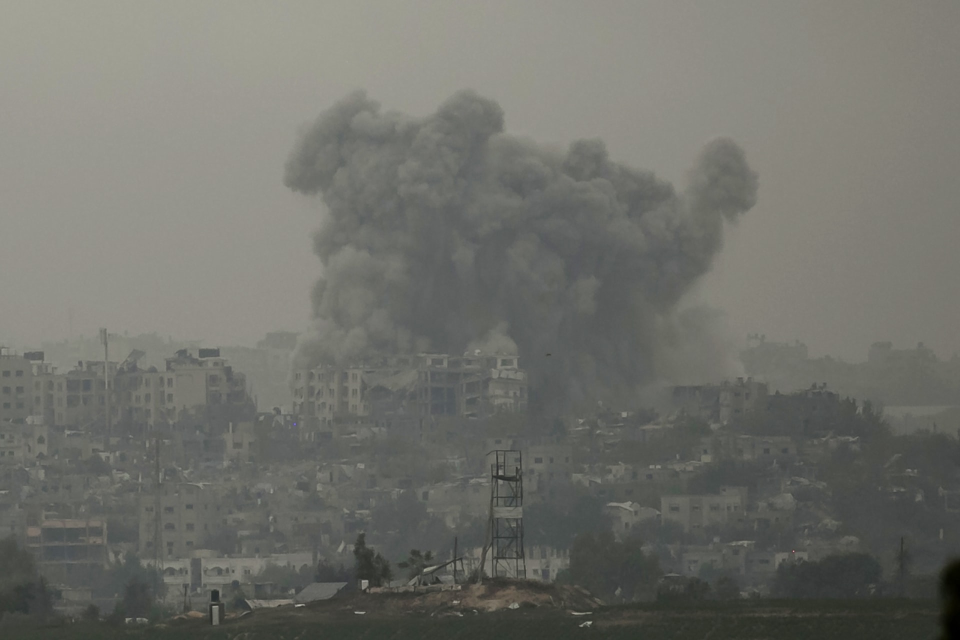 رغم تكثيف القصف على غزة.. مصادر لـCNN: مفاوضات إطلاق سراح الرهائن مستمرة