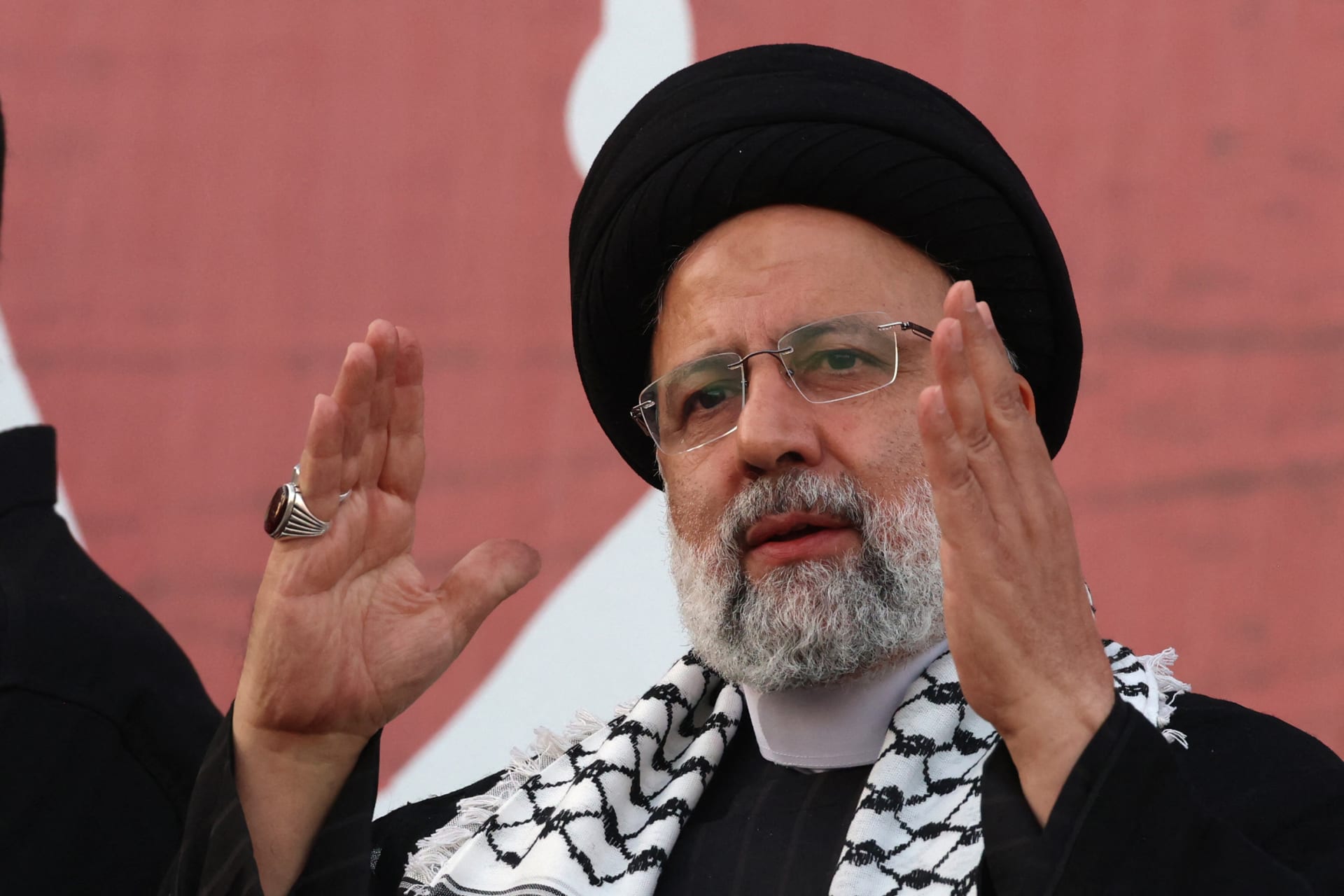 الرئيس الإيراني بقمة الرياض: اجتمعنا هنا جميعا لـ"إنقاذ الفلسطينيين".. وغزة صراع "بين محورين"