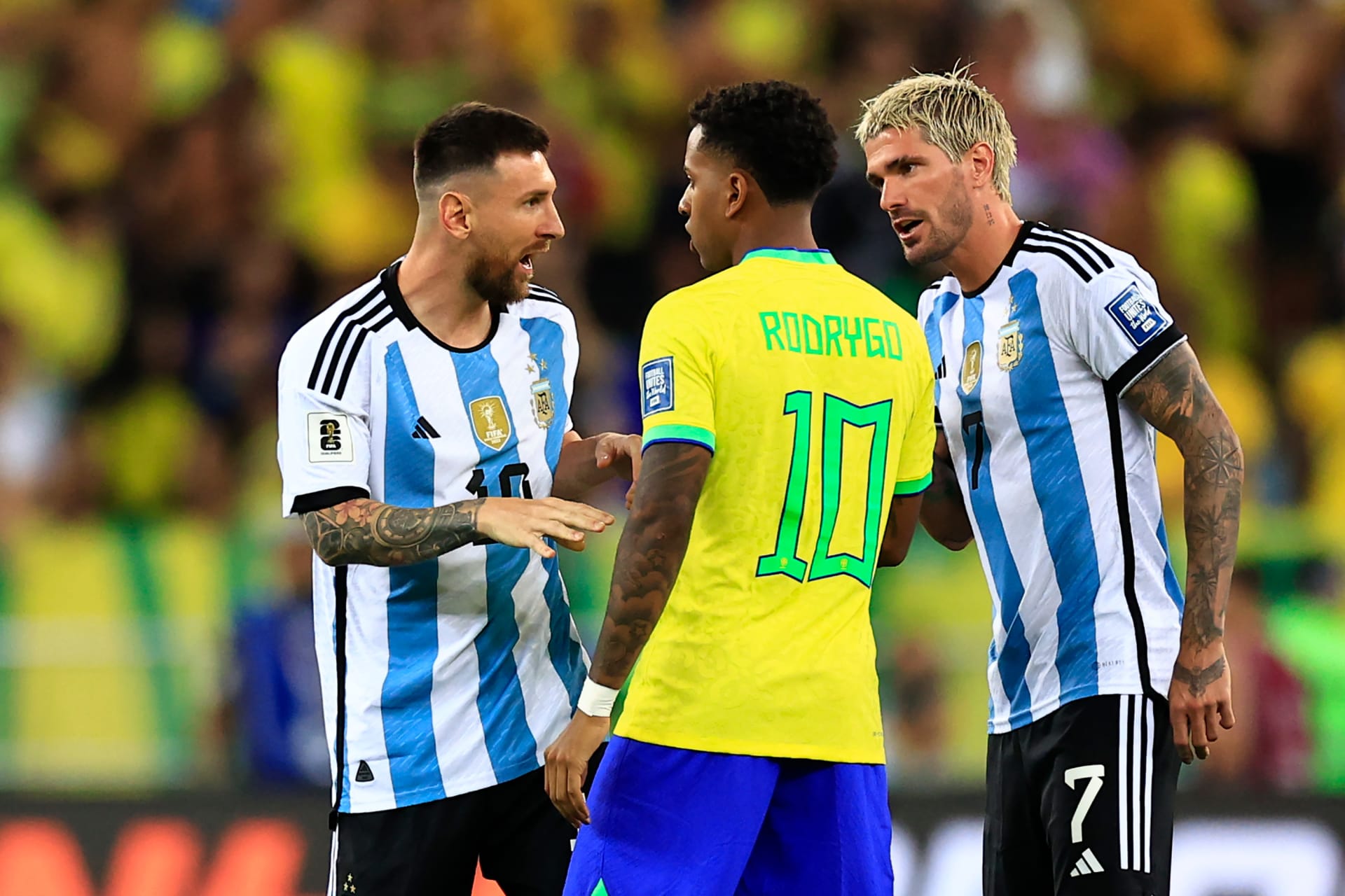 منها مشادة بين ميسي ورودريغو.. أحداث مثيرة للجدل في مباراة البرازيل والأرجنتين