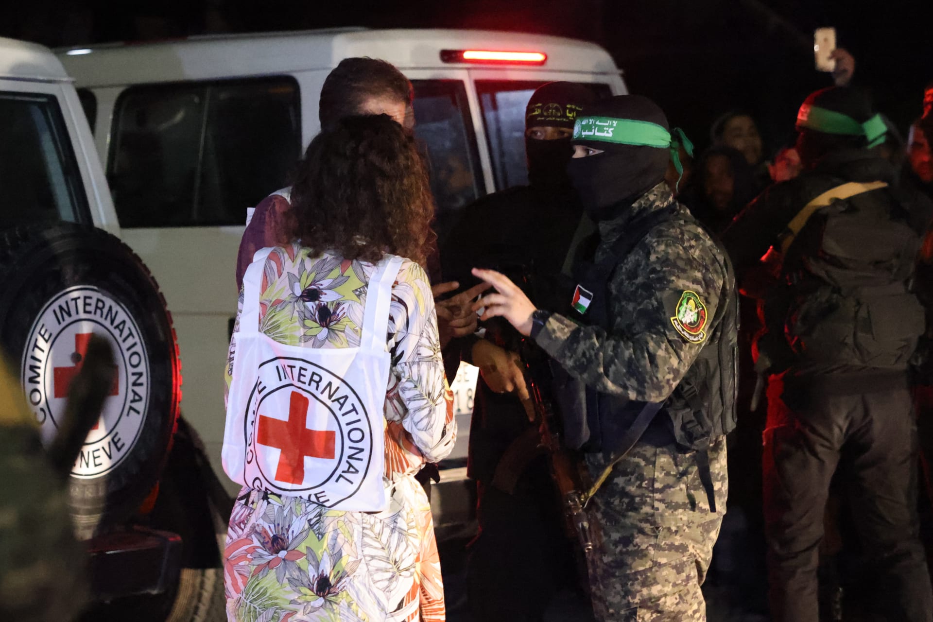 الجيش الإسرائيلي: الصليب الأحمر نقل 12 رهينة من غزة إلى مصر