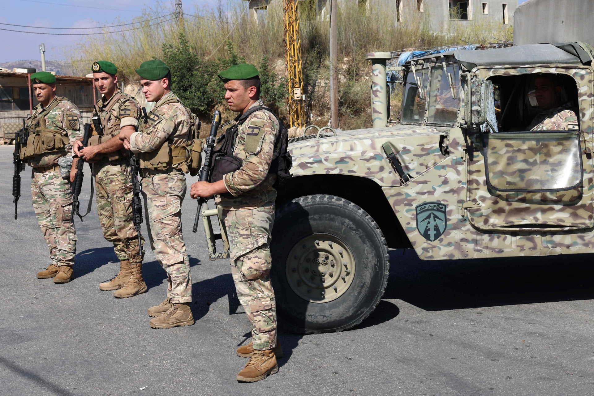 رئيس الأركان الأمريكي يتصل بقائد الجيش اللبناني بشأن حرب غزة
