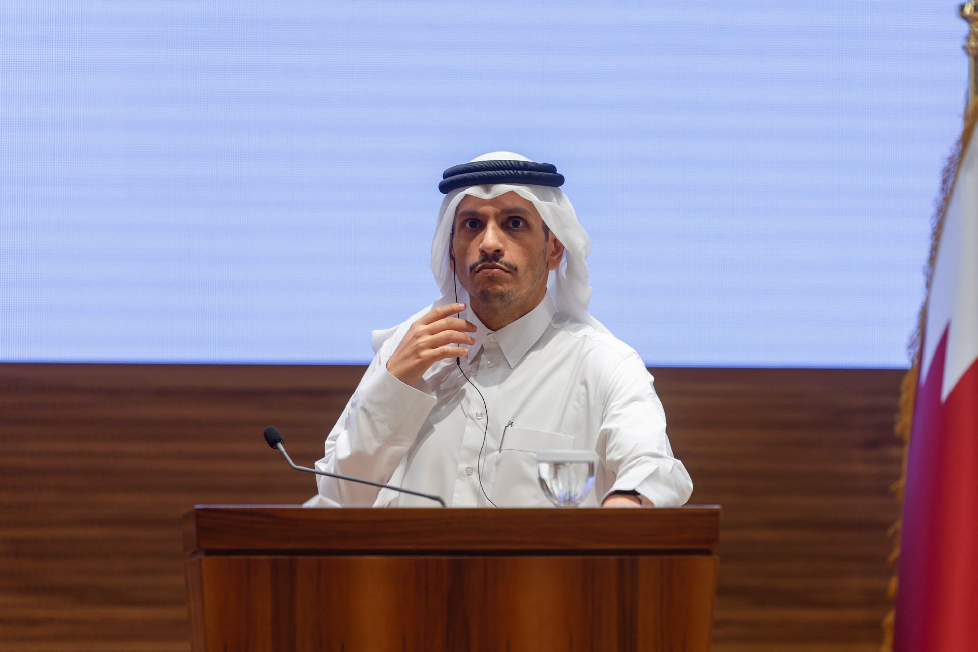 رئيس وزراء قطر بعد القمة الخليجية: أولويتنا وقف إطلاق النار الدائم في غزة.. وإطلاق سراح الرهائن