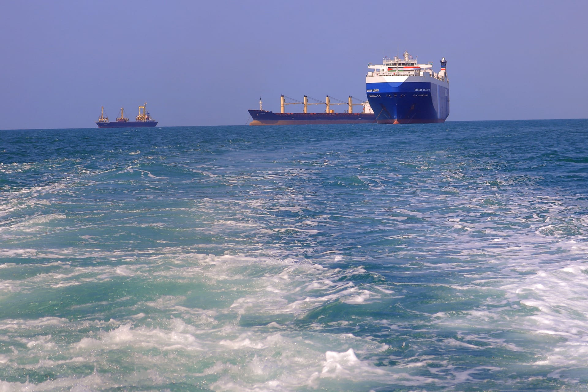"بسبب تدهور الوضع الأمني".. شركة "بريتيش بتروليوم" تعلن تعليق الشحن عبر البحر الأحمر