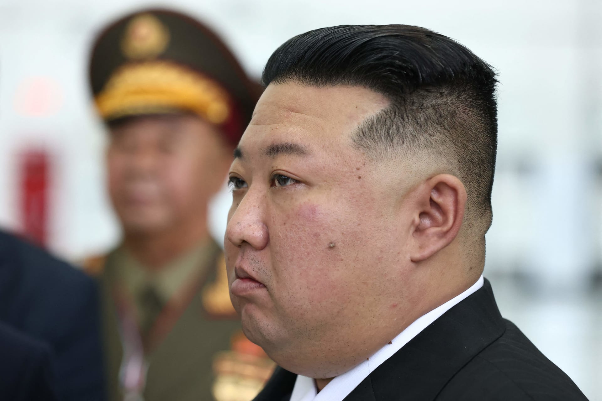 كوريا الشمالية تطلق صاروخا باليستيا عابرا للقارات.. وكيم جونغ أون: رسالة للأعداء
