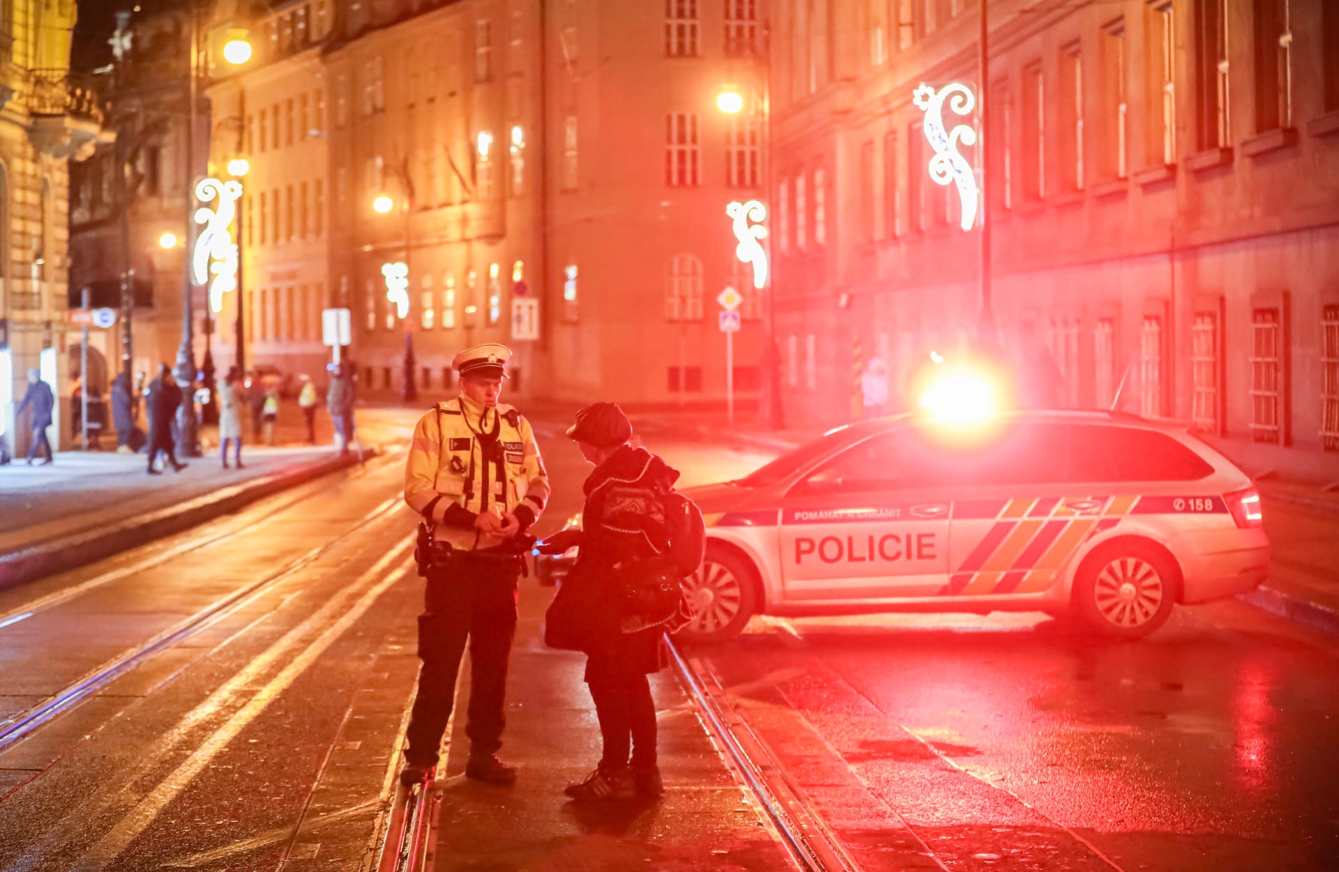 الإمارات تتابع حالة مواطن وزوجته أصيبا بإطلاق نار في العاصمة التشيكية براغ