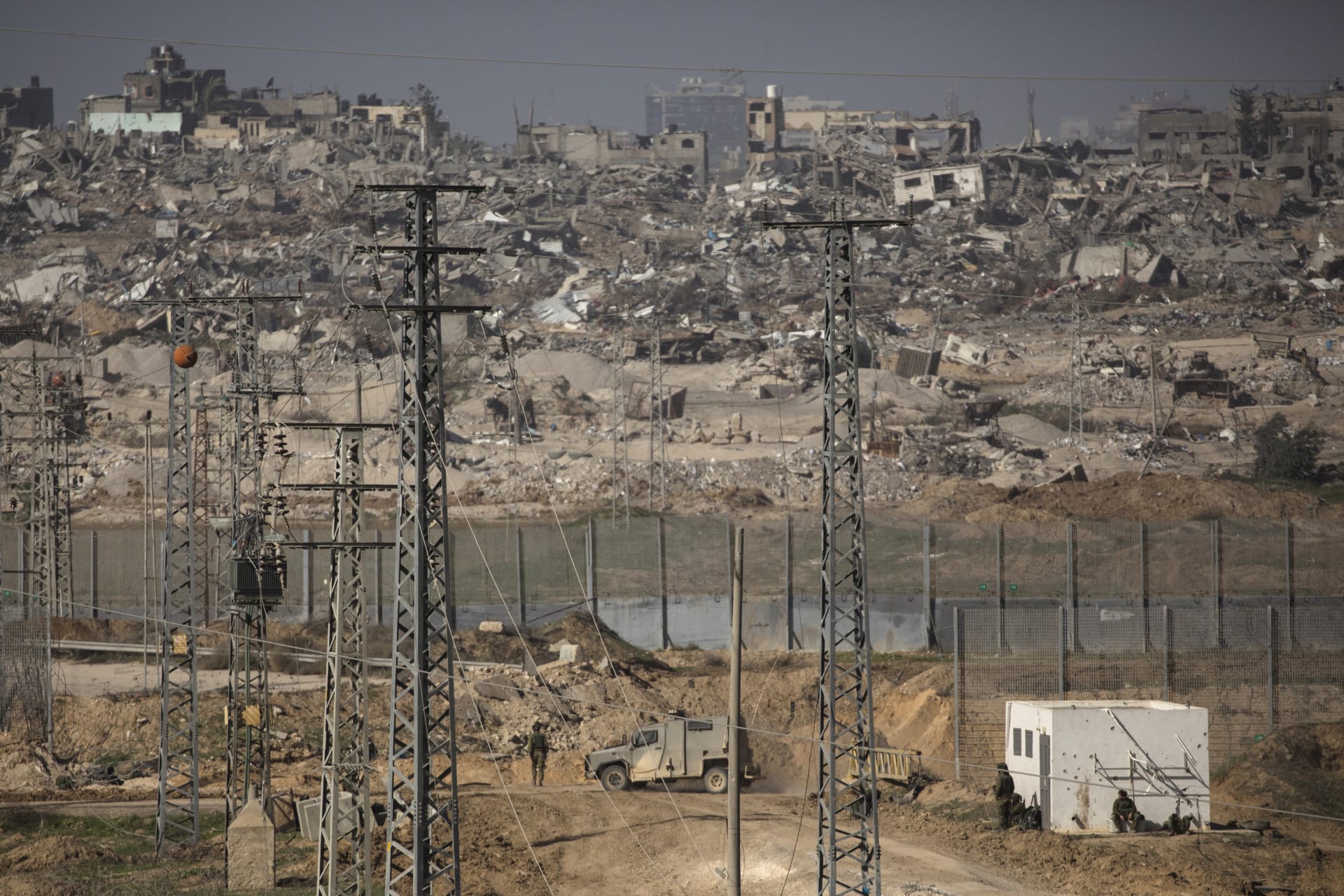 تحليل لـCNN يكشف: إسرائيل قصفت 3 مناطق على الأقل وجهت المدنيين للانتقال إليها في غزة بعد الهدنة 