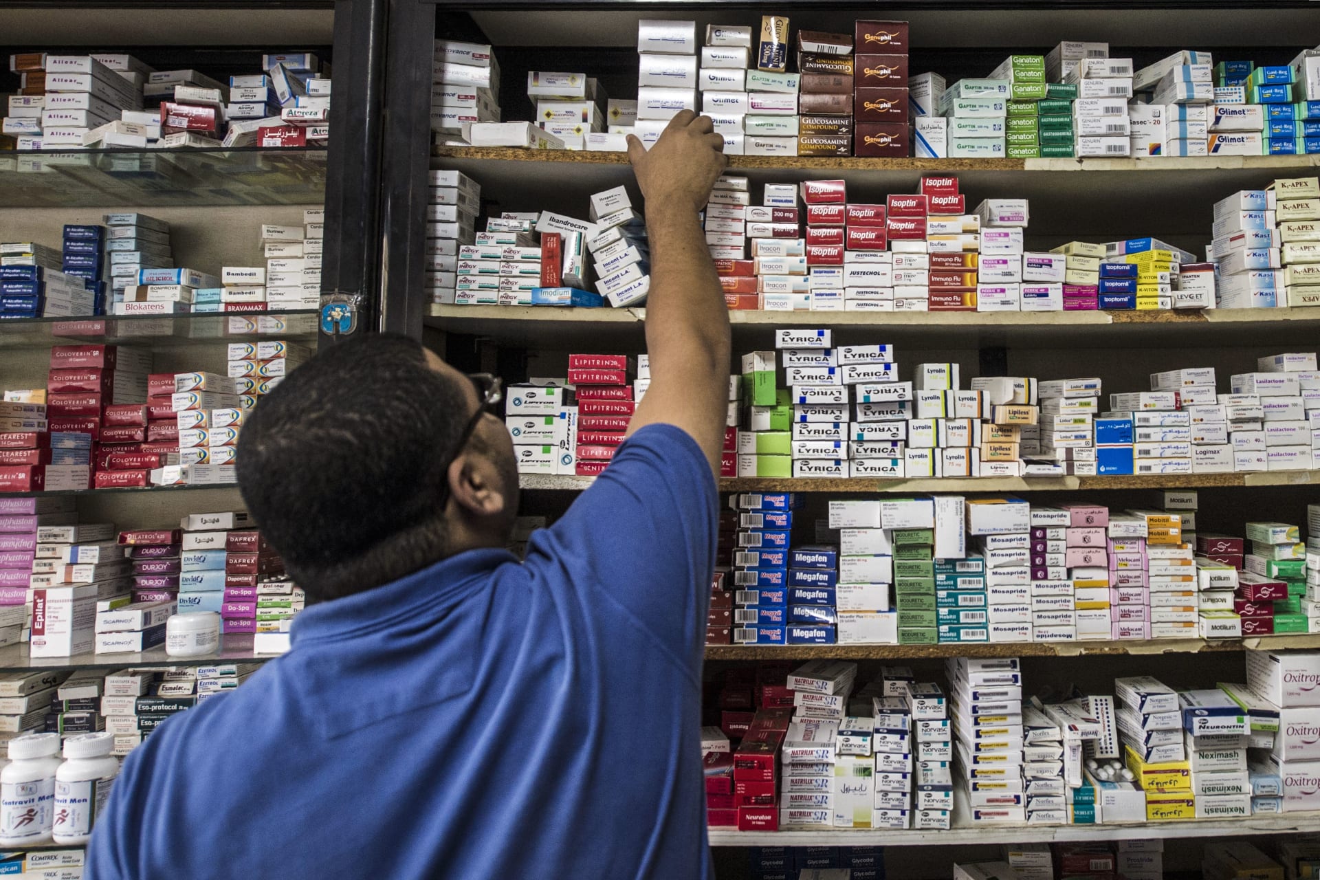 "الاسم التجاري" يربك سوق الدواء في مصر.. وصيادلة يطالبون بتداولها بالاسم العلمي