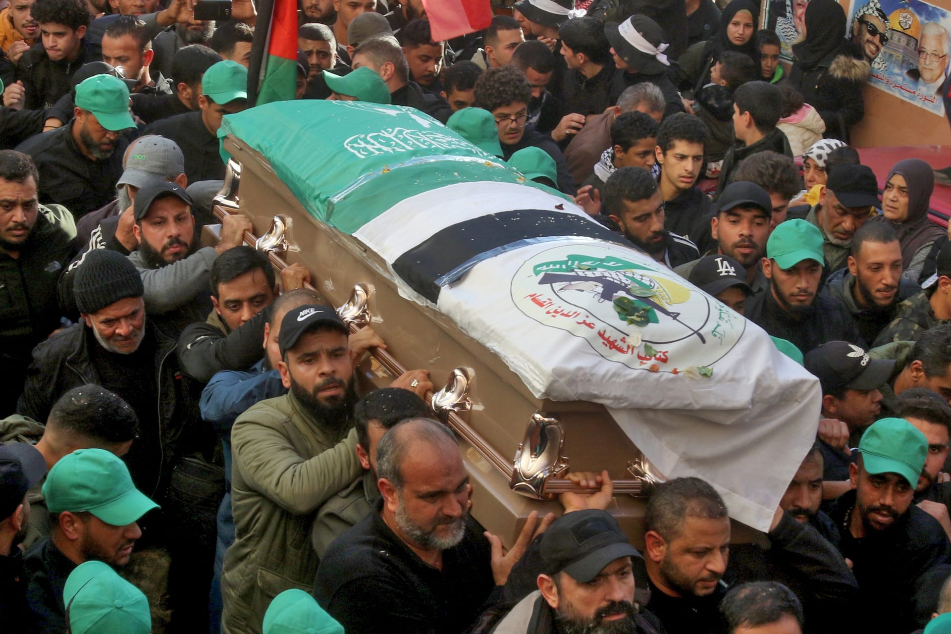 جنازة صالح العاروري نائب رئيس حركة حماس ودفنه بمخيم شاتيلا الفلسطيني جنوب بيروت