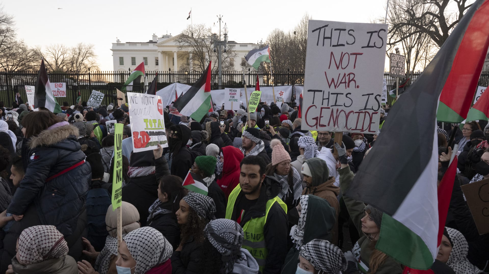 مظاهرة أمام البيت الأبيض تطالب بوقف فوري لإطلاق النار في غزة