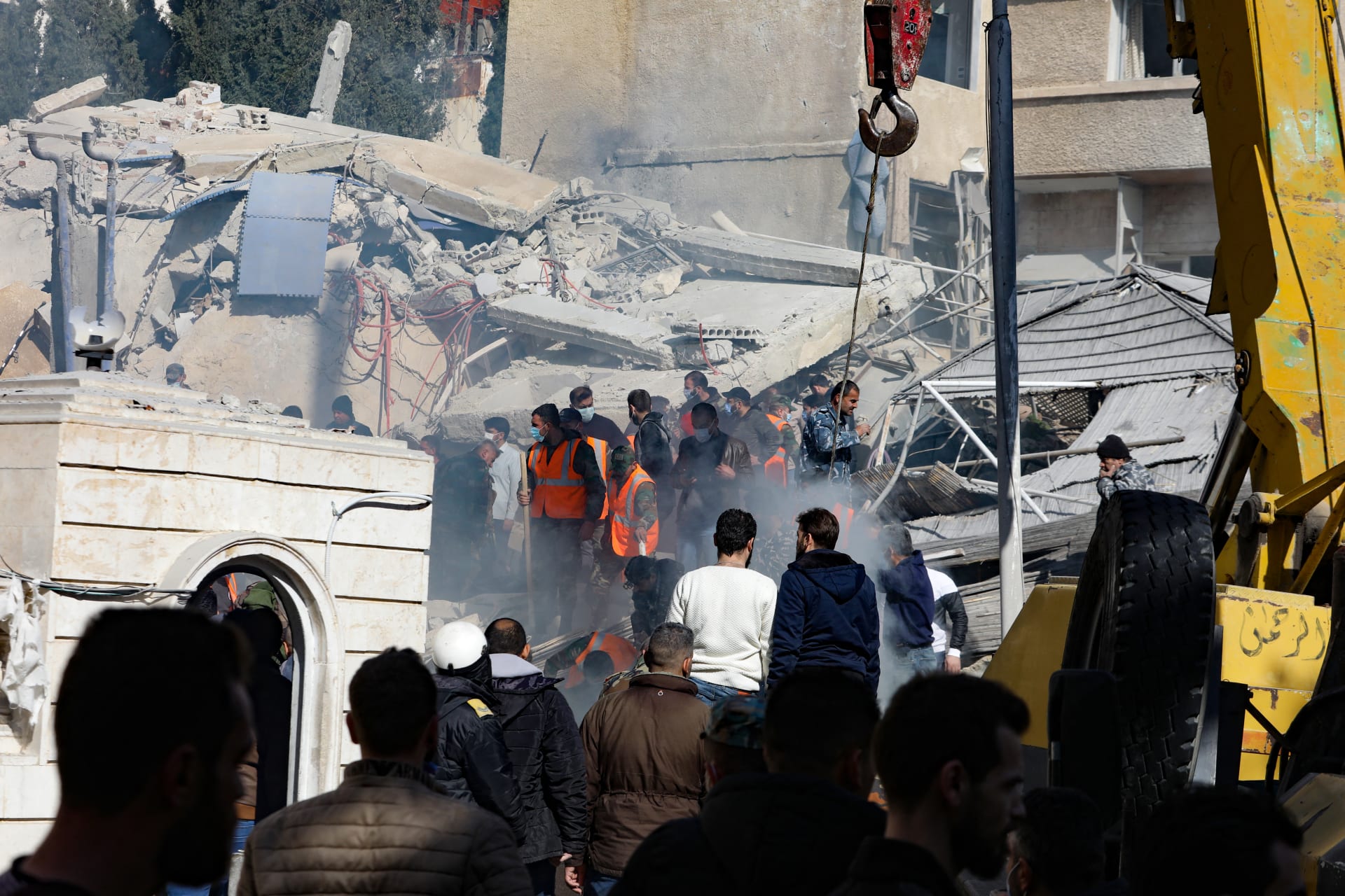 إعلام سوري: مقتل وإصابة عدة أشخاص في هجوم إسرائيلي استهدف مبني سكنيا في دمشق