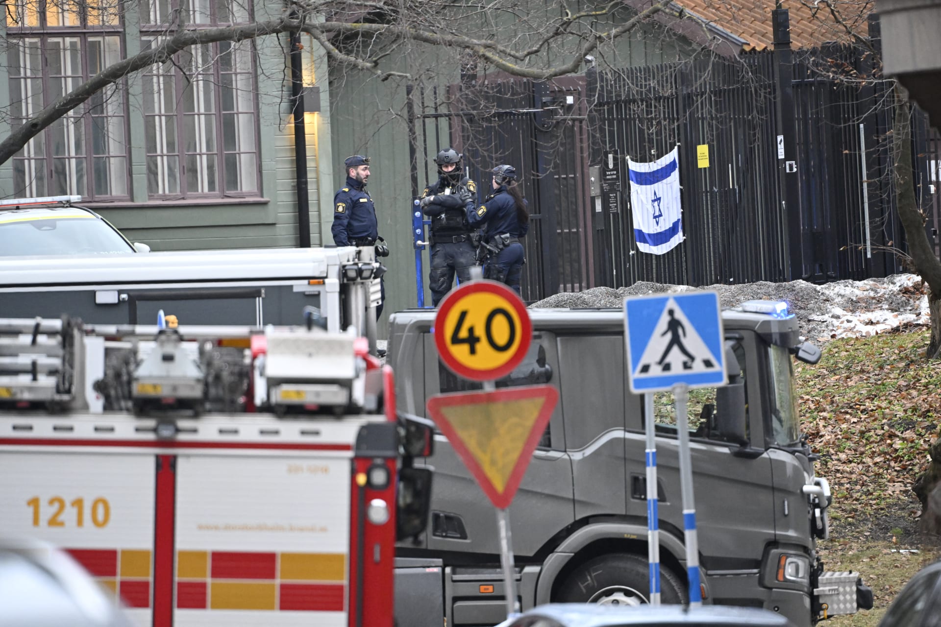 السويد: العثور على"جسم خطير" أمام السفارة الإسرائيلية في ستوكهولم