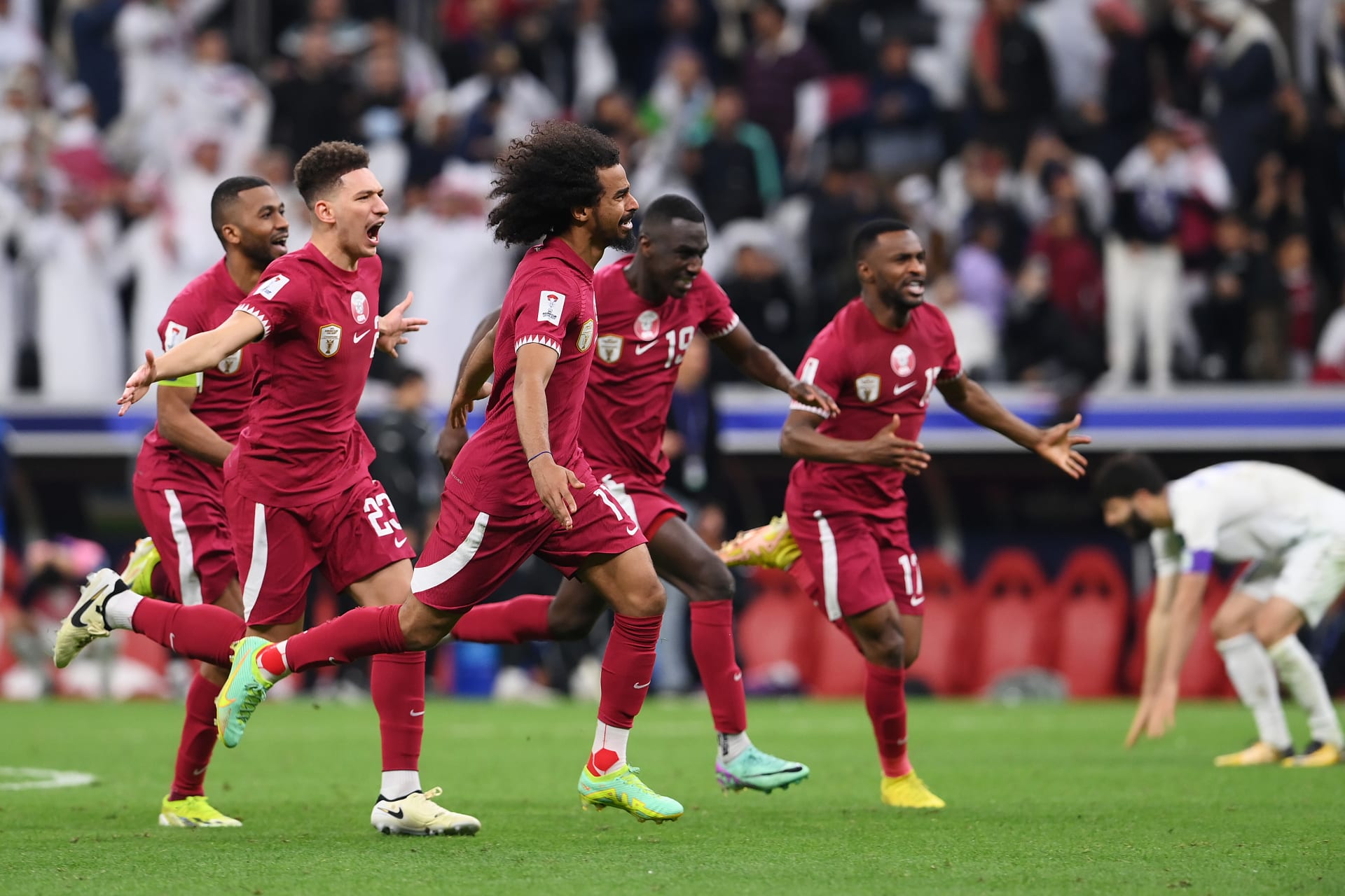 وزير خارجية الإمارات يتفاعل مع بلوغ قطر نصف نهائي كأس آسيا