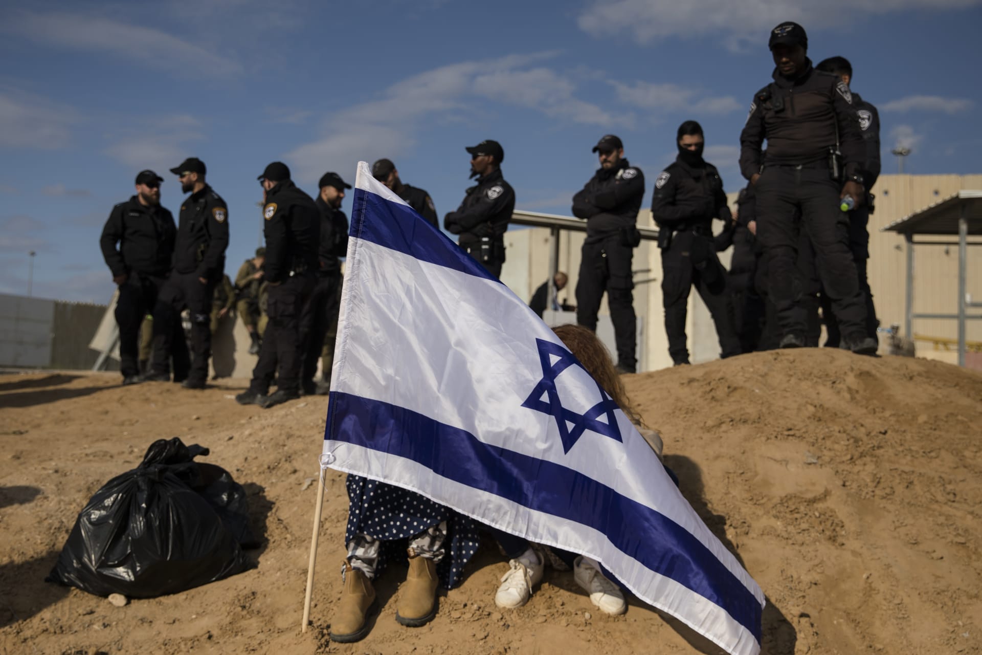 إسرائيل.. الشرطة تعتقل شخصين "بصقا وأهانا" راهبا في القدس