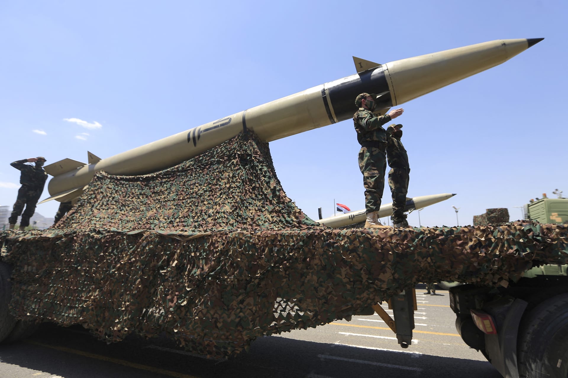 تقرير استخباراتي يرصد أسلحة قدمتها إيران للحوثيين استخدمت في مهاجمة "أهداف" إسرائيلية وأمريكية