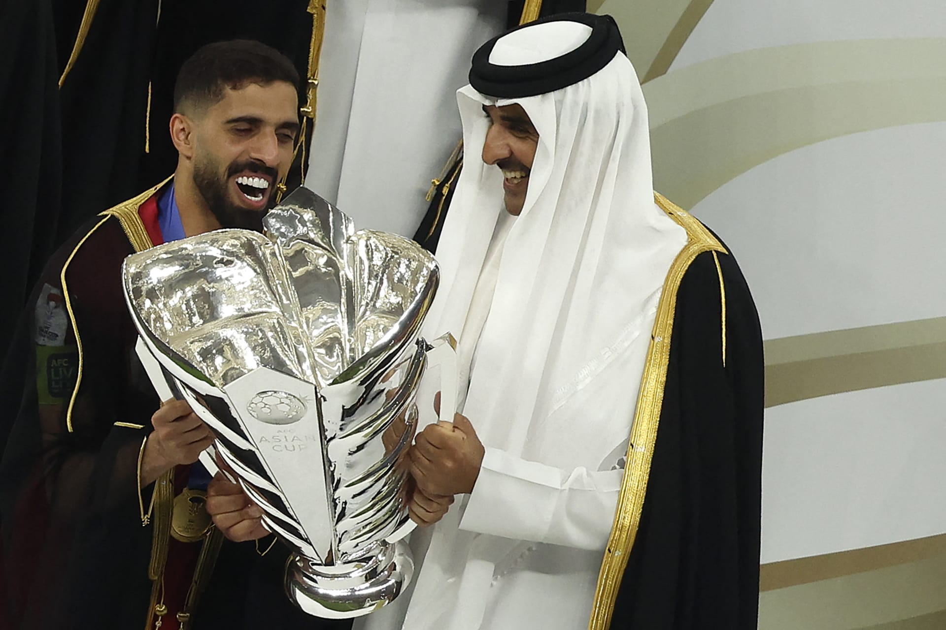 هكذا هنأ أمير قطر منتخب بلاده بعد الفوز بلقب كأس آسيا