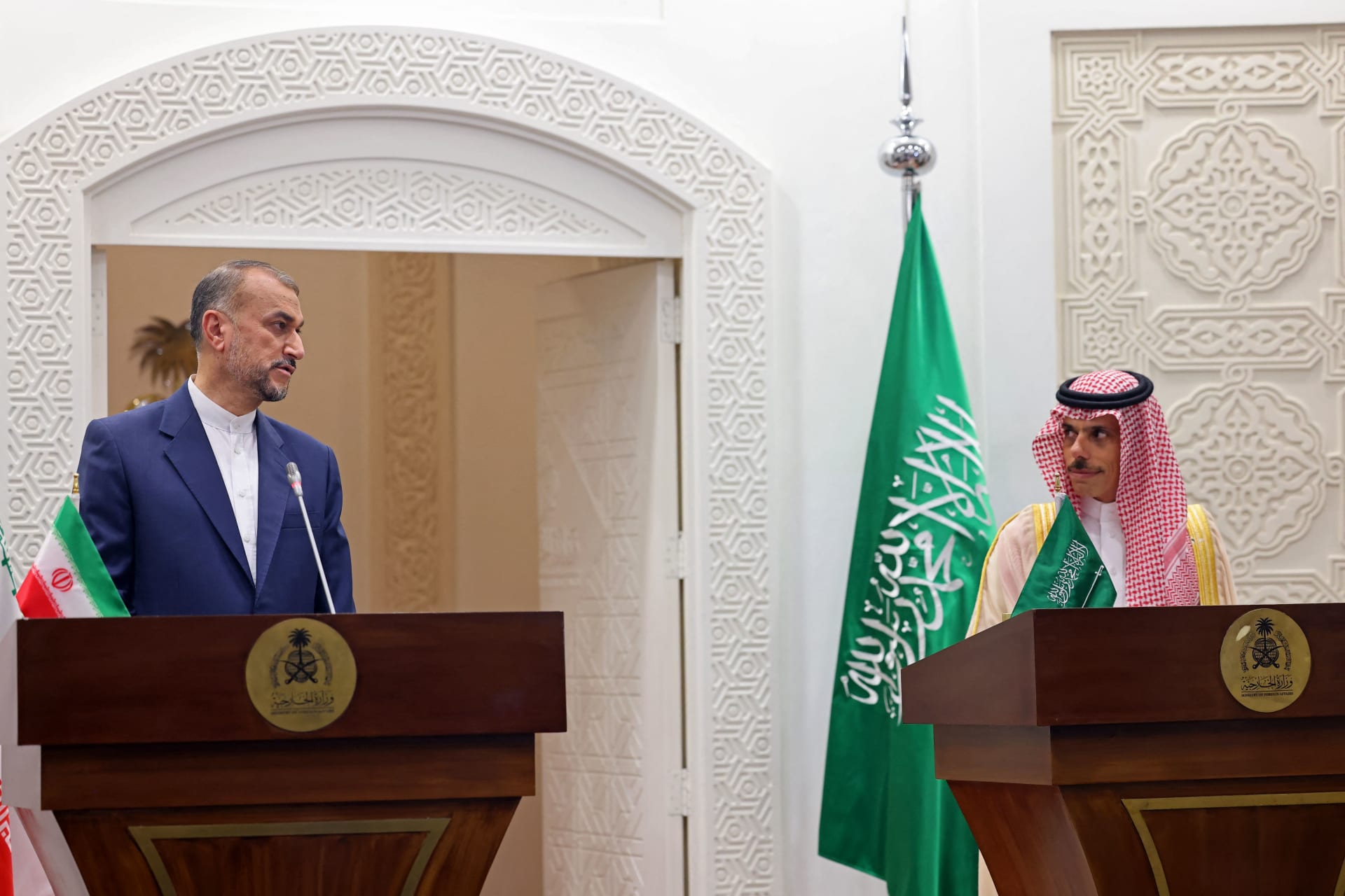 وزيرا خارجية السعودية وإيران يبحثان هاتفيا حرب غزة والتطورات بمدينة رفح