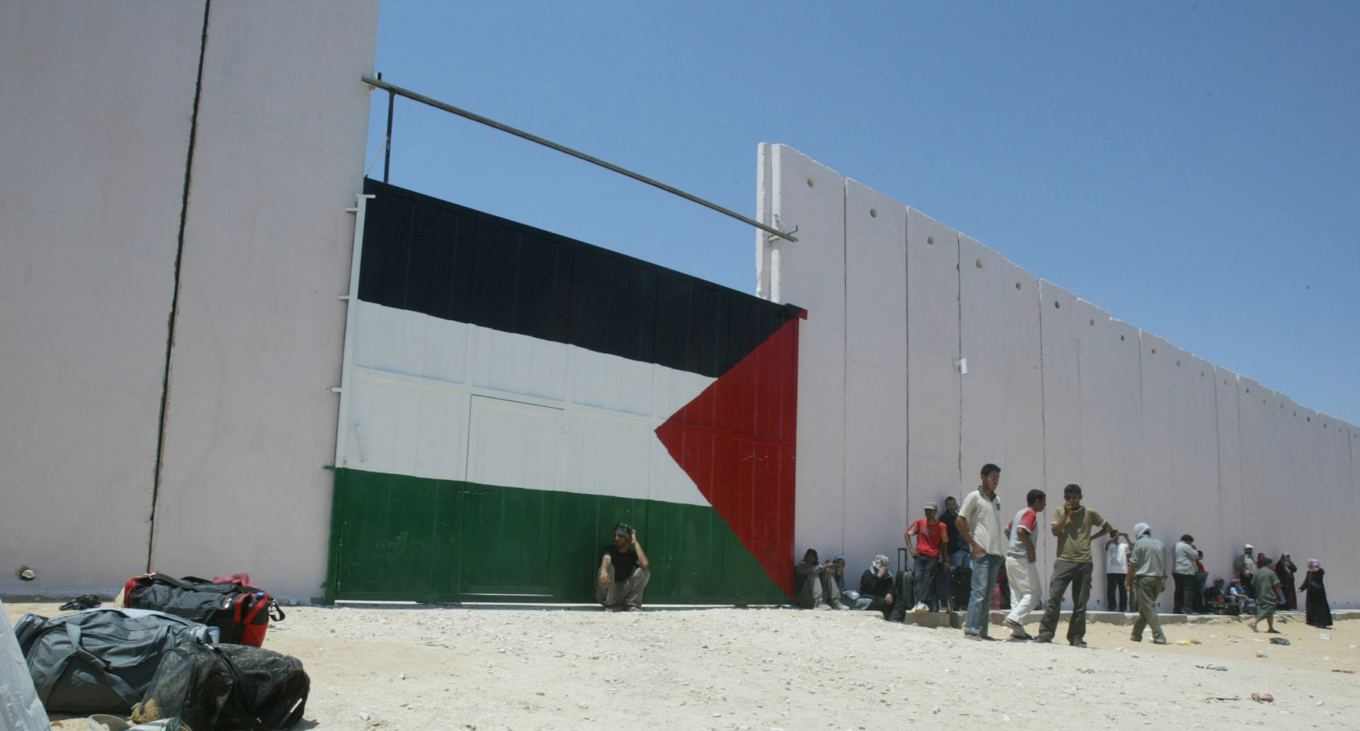 رد مصري على أنباء عن "إقامة وحدات سكنية ومنطقة عازلة" للفلسطينيين على حدود غزة