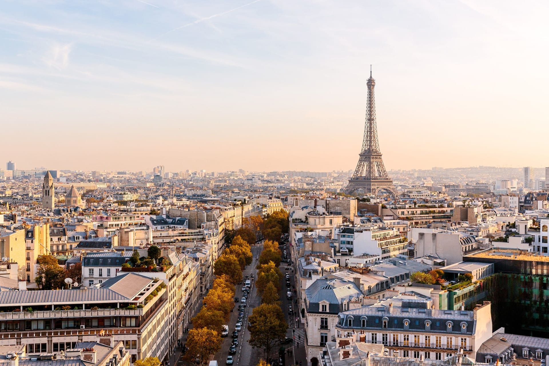تخيل تحطم قلبك في "مدينة الحب" باريس.. هذا ما حصل مع امرأة وحبيبها أسفل برج إيفل