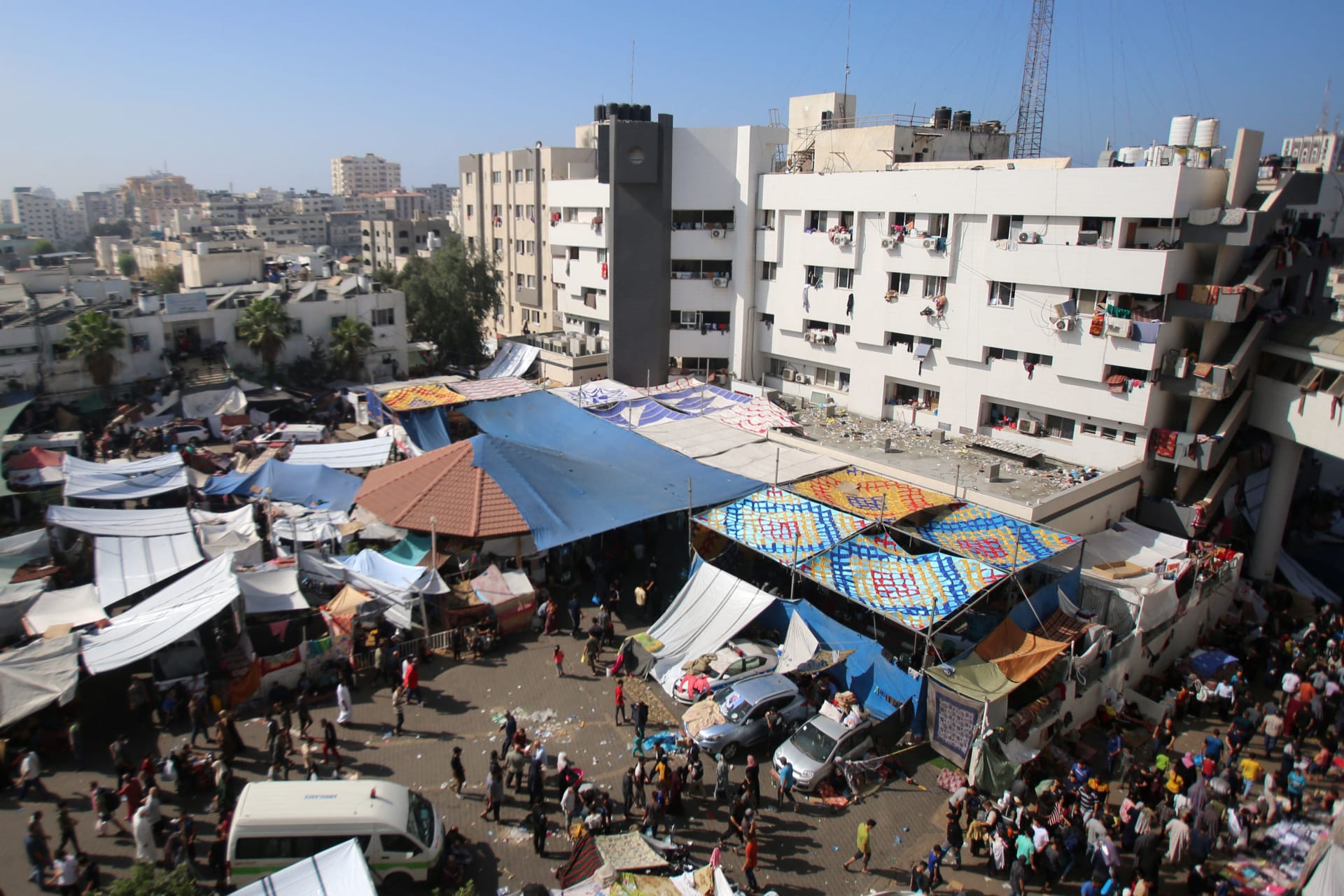 الجيش الإسرائيلي يُعلن تنفيذ عملية عسكرية في مجمع الشفاء الطبي في غزة