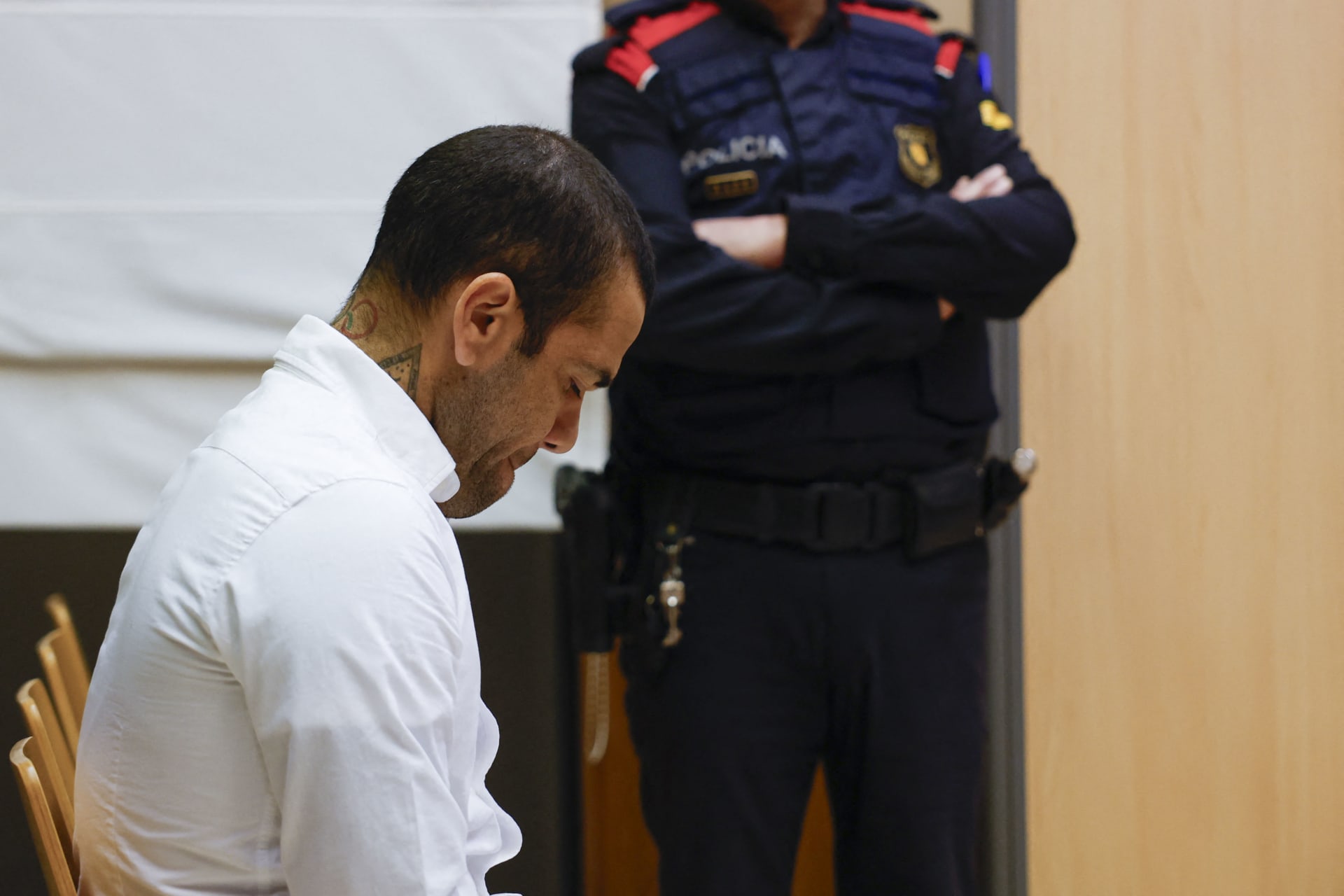سُجن لإدانته بالاعتداء الجنسي.. إفراج مؤقت عن داني ألفيس بعد تسديده كفالة بقيمة مليون يورو