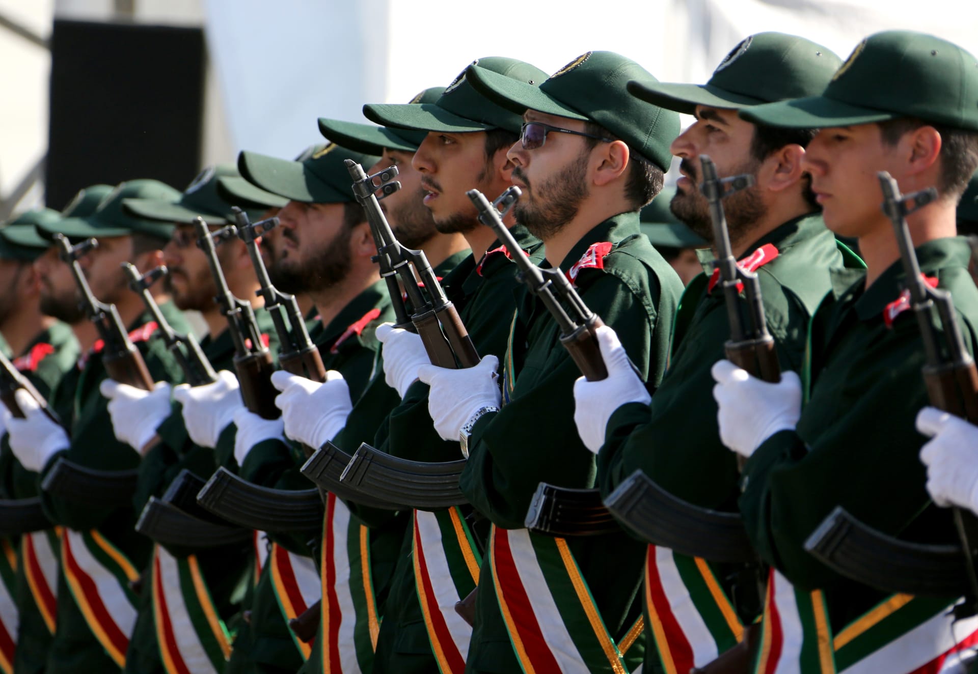 "حاولوا الاستيلاء على مقار الحرس الثوري".. مسؤول إيراني يعلن مقتل 19 "مسلحا" باشتباكات مع قوات الأمن 