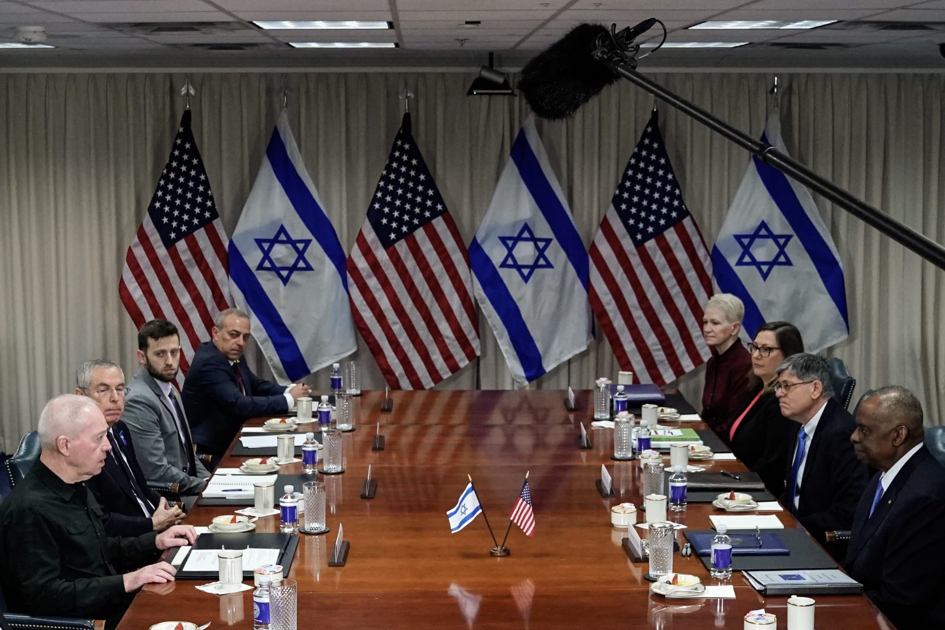 مصدر يوضح ما طلبه وزير دفاع أمريكا من نظيره الإسرائيلي بشأن الرد على إيران