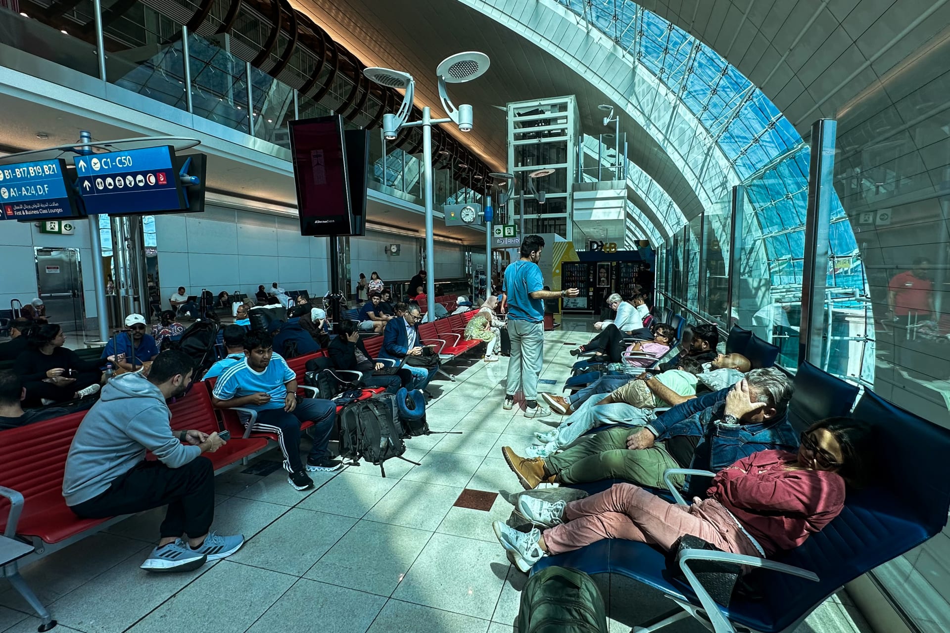 مطار دبي: نواجه تحديات تشغيلية بسبب الظروف الجوية