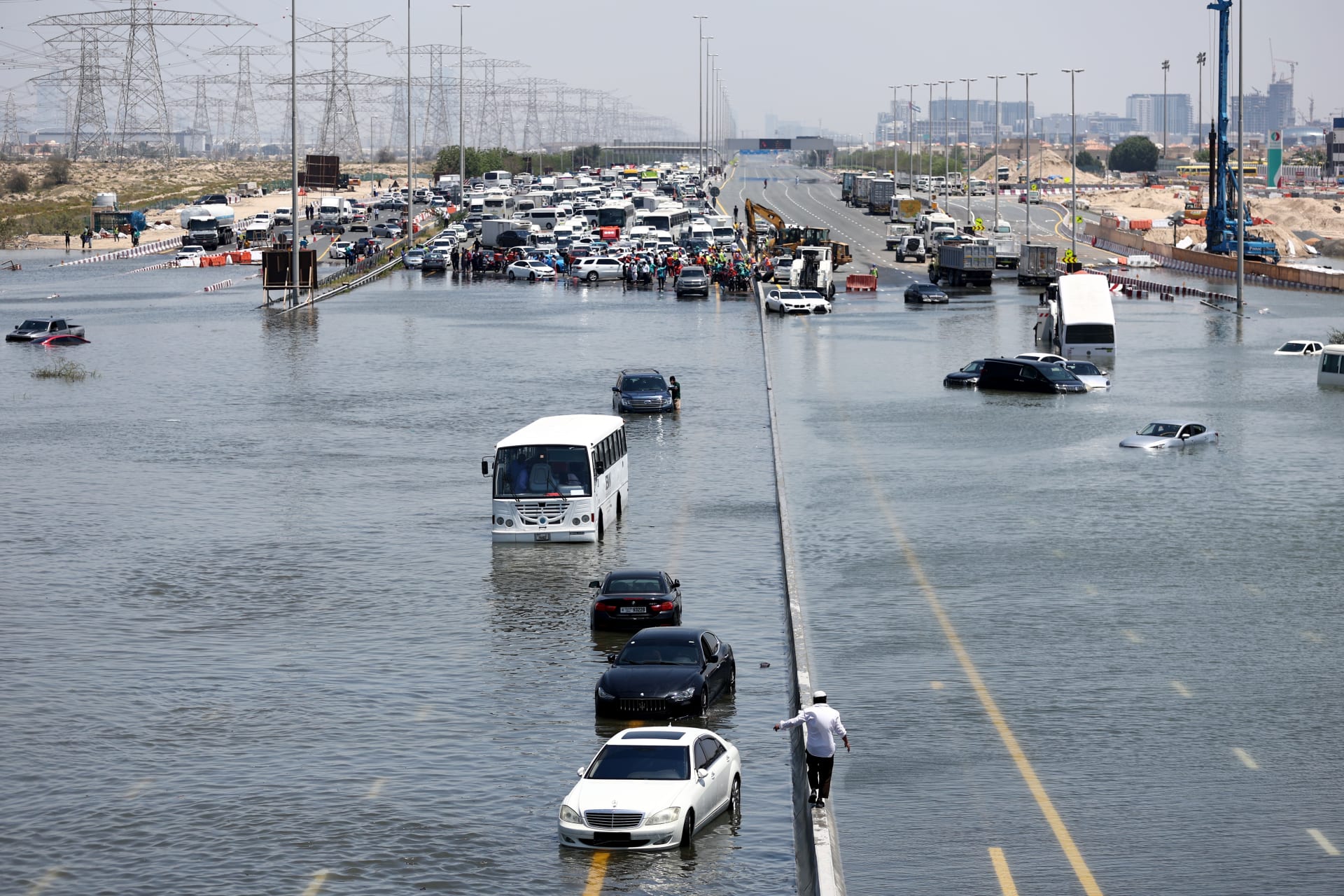 بآخر تحديث.. وضع دبي وإمارات مجاورة بعد الفيضانات