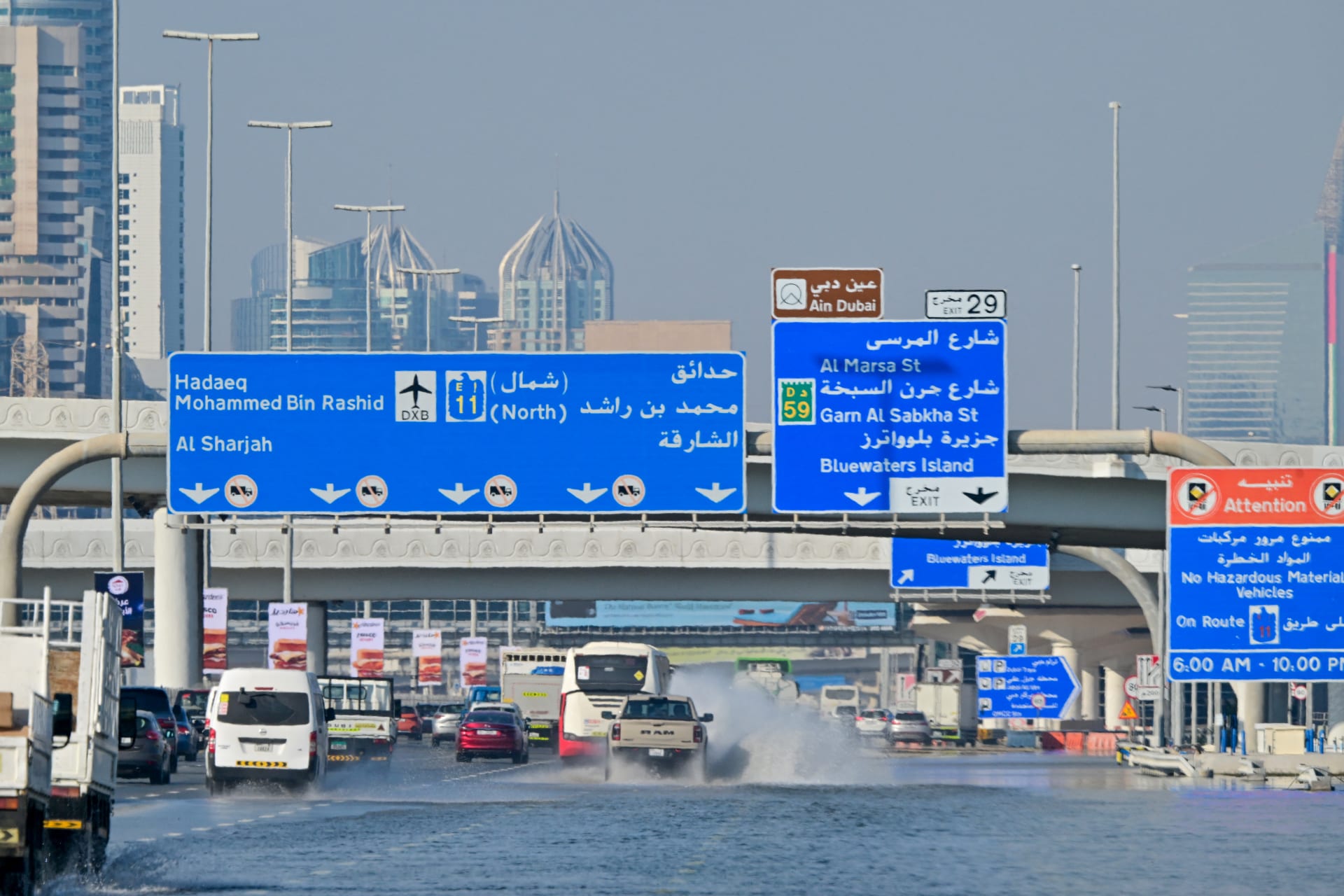 صور بعد 6 أيام على فيضانات دبي والشارقة بسبب الأمطار القياسية