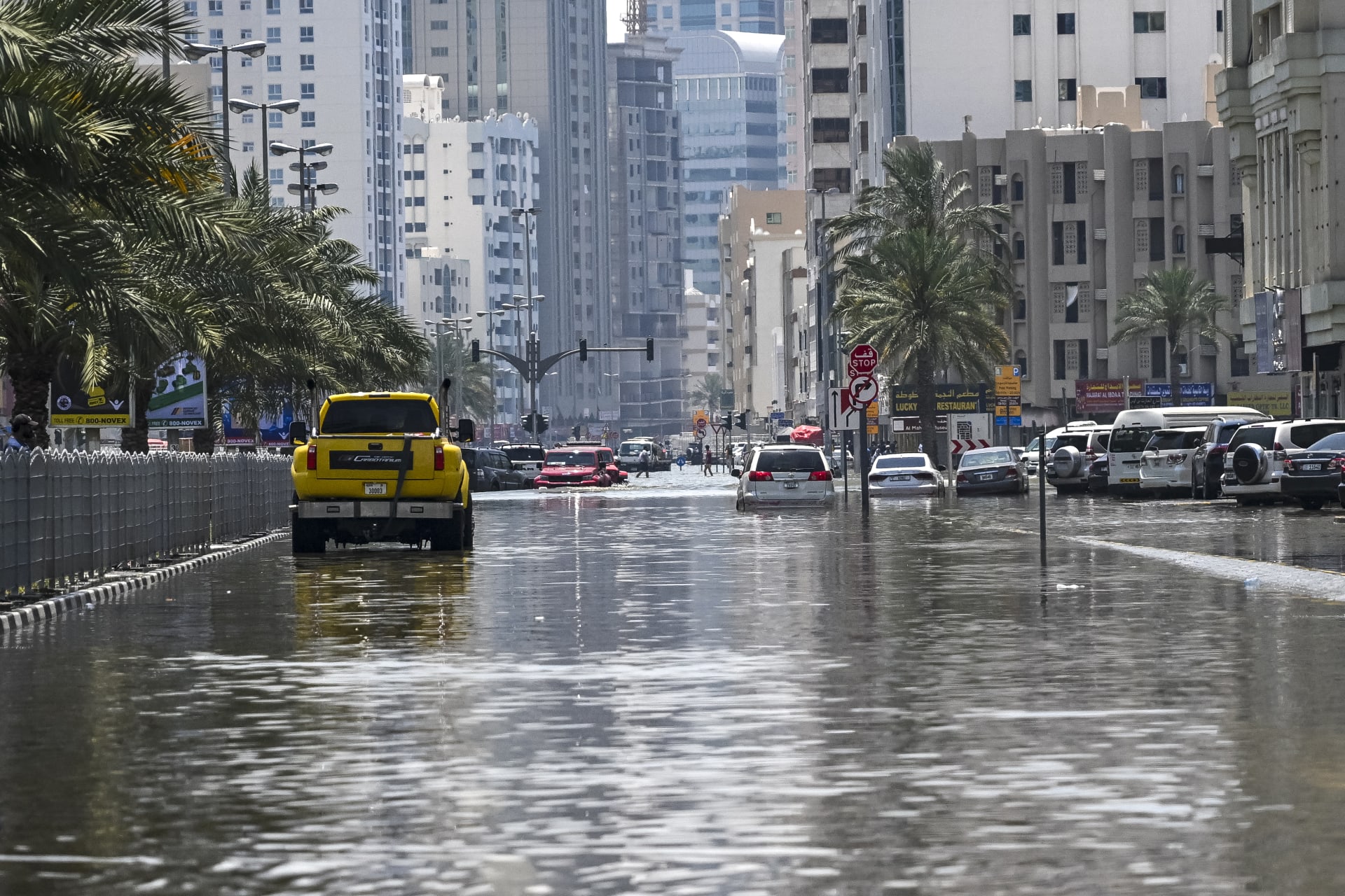 صور بعد 6 أيام على فيضانات دبي والشارقة بسبب الأمطار القياسية