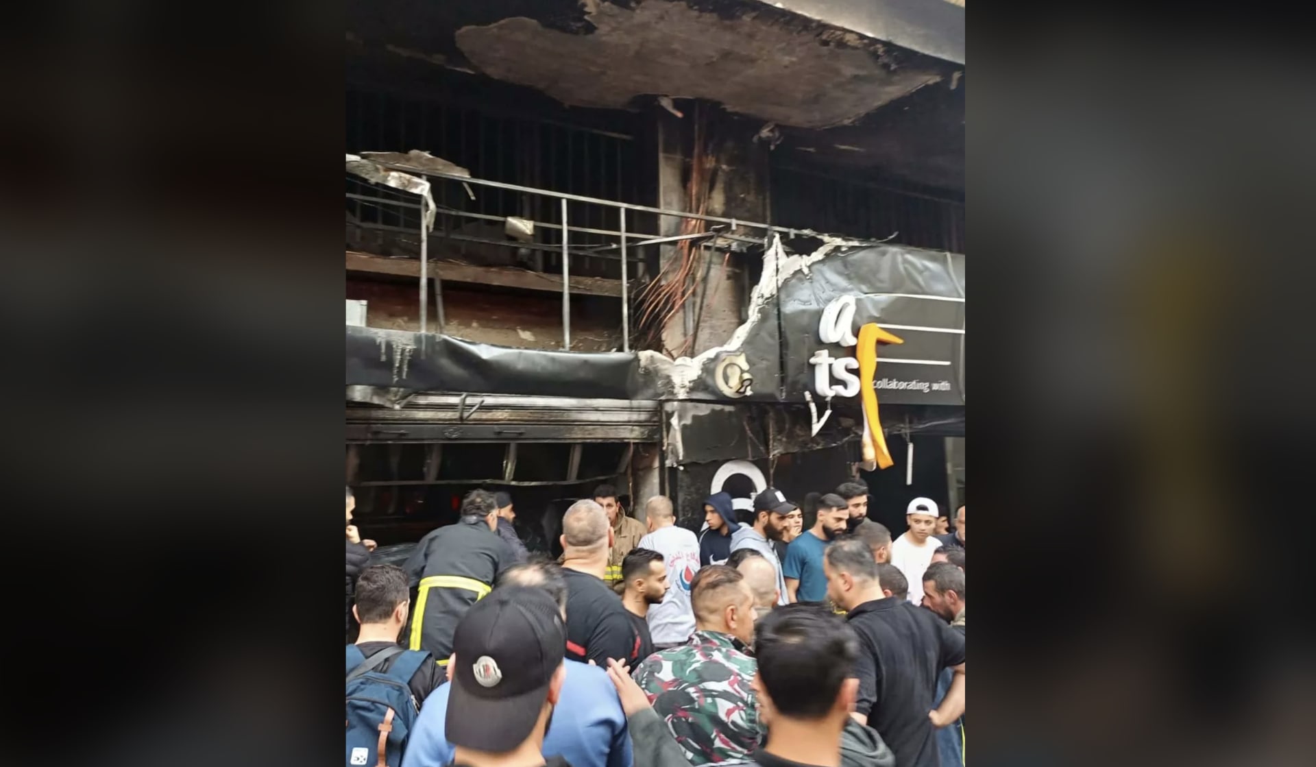 مصرع 8 أشخاص وإصابة 2 جراء انفجار في مطعم وسط بيروت 