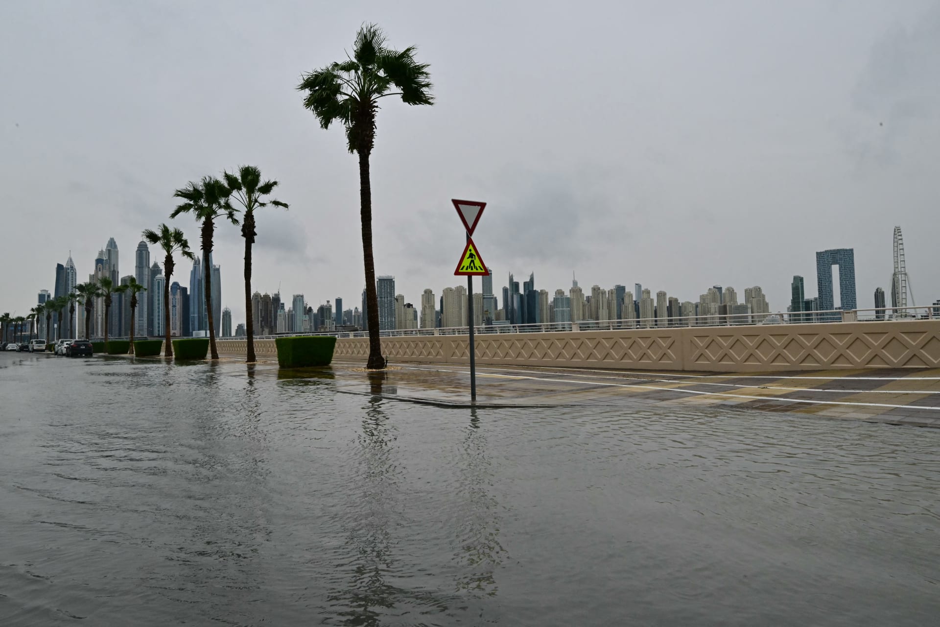 بالصور.. أمطار دبي بعد أسبوعين على الفيضانات