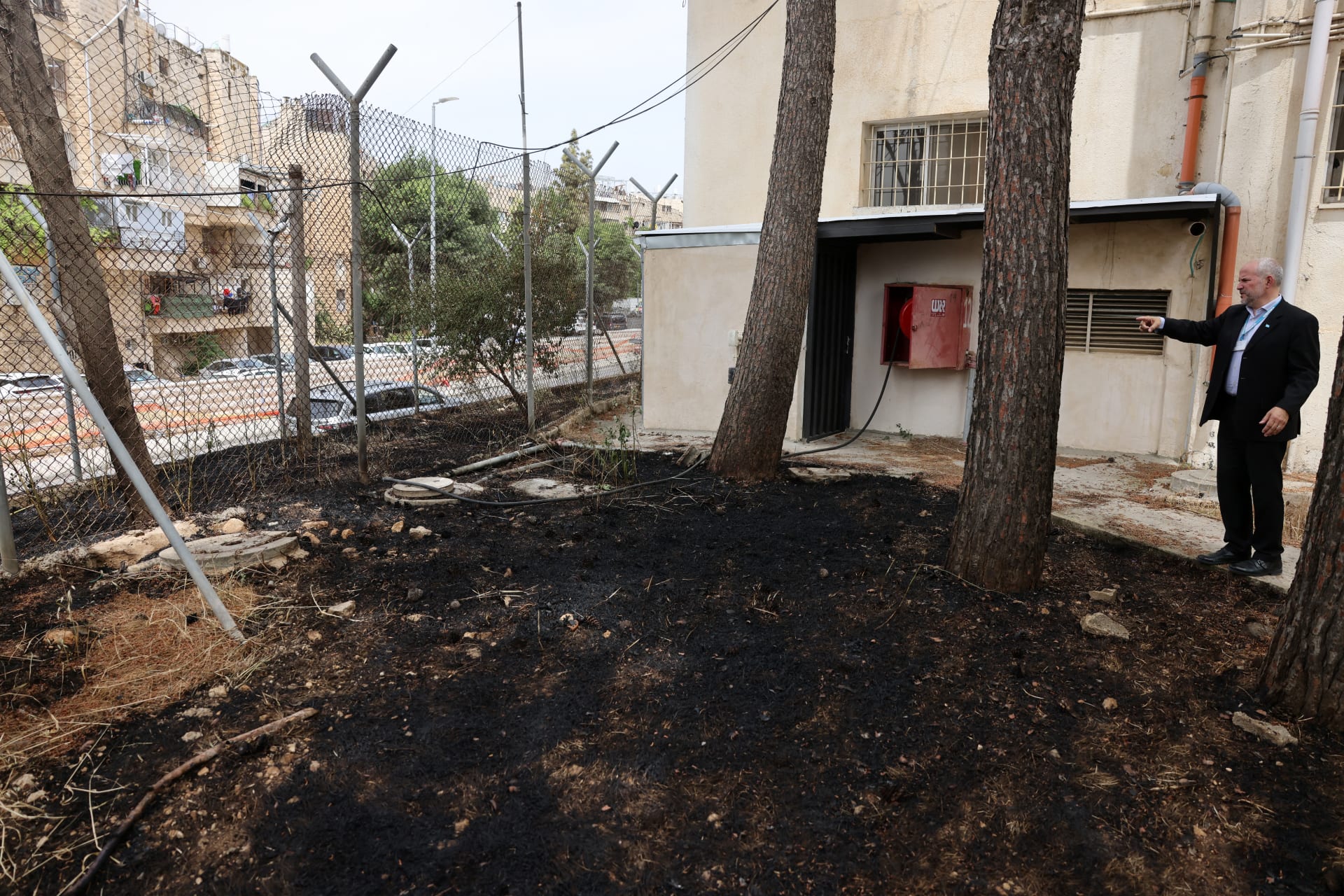 مفوض الأونروا: إسرائيليون أضرموا النار مرتين بمحيط مقرنا في القدس الخميس