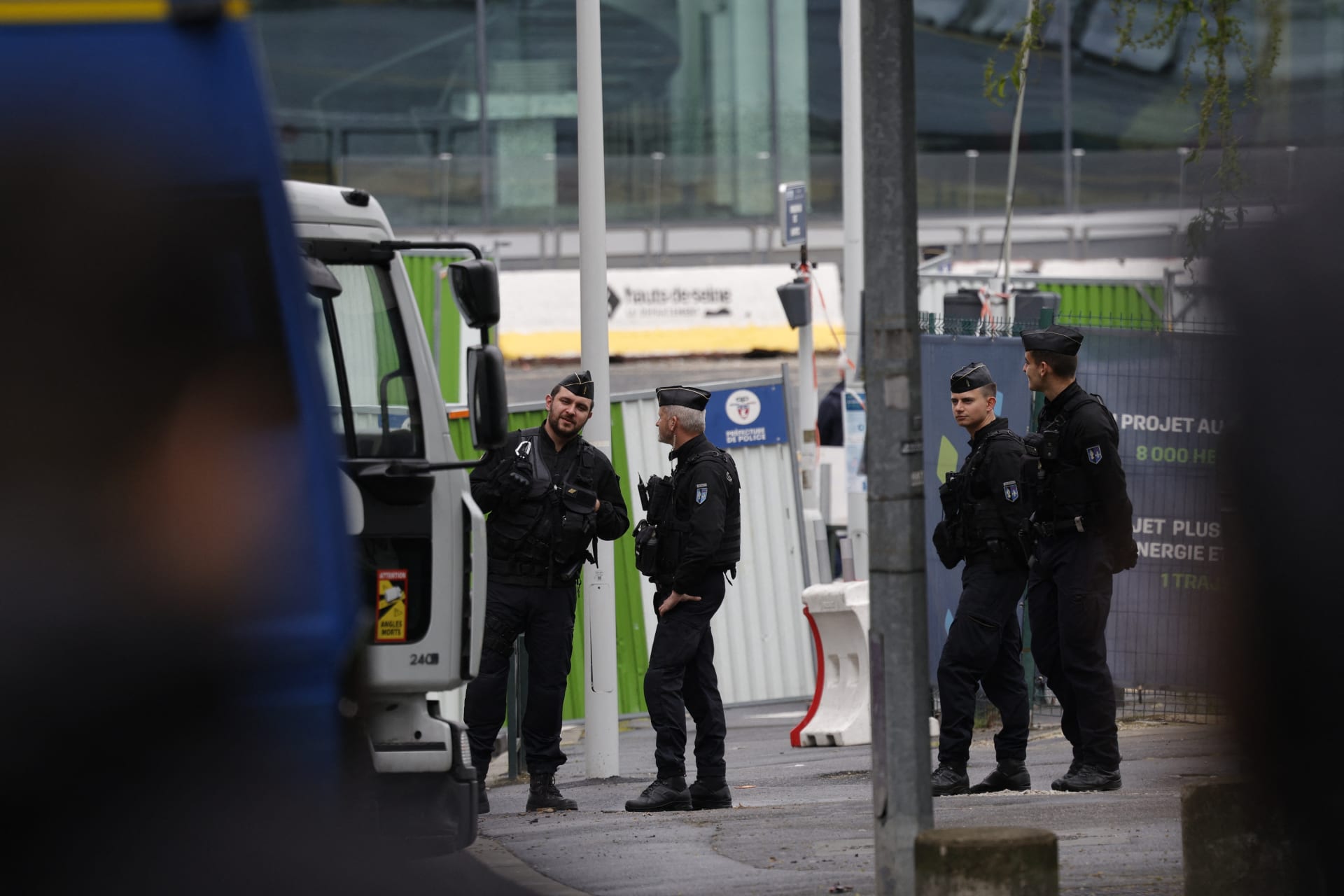 الشرطة الفرنسية تقتل مسلحا حاول إضرام النار بكنيس يهودي 