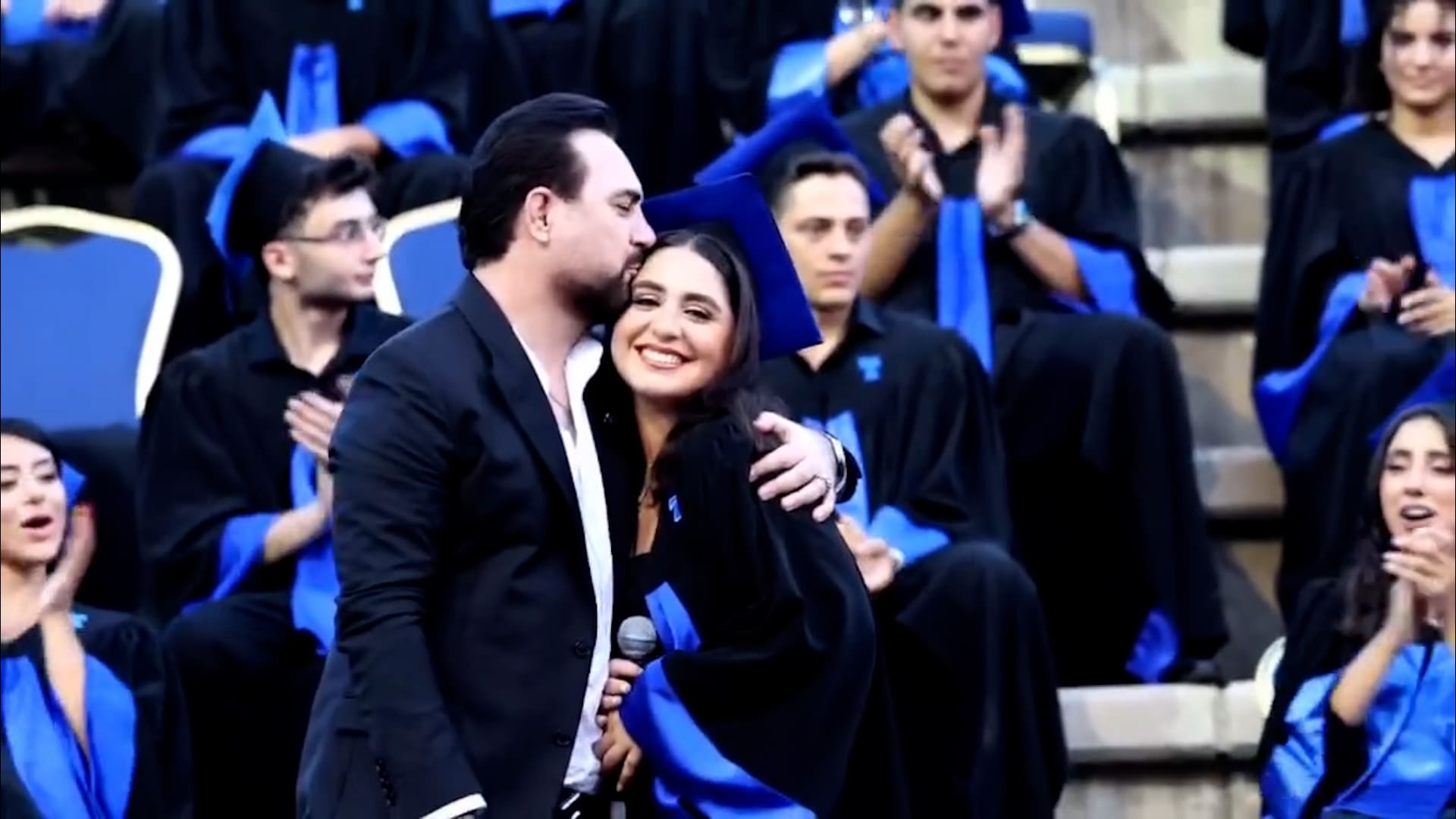 وائل جسار يحقق تفاعلاً في فيديو مؤثر مع ابنته من حفل تخرجها