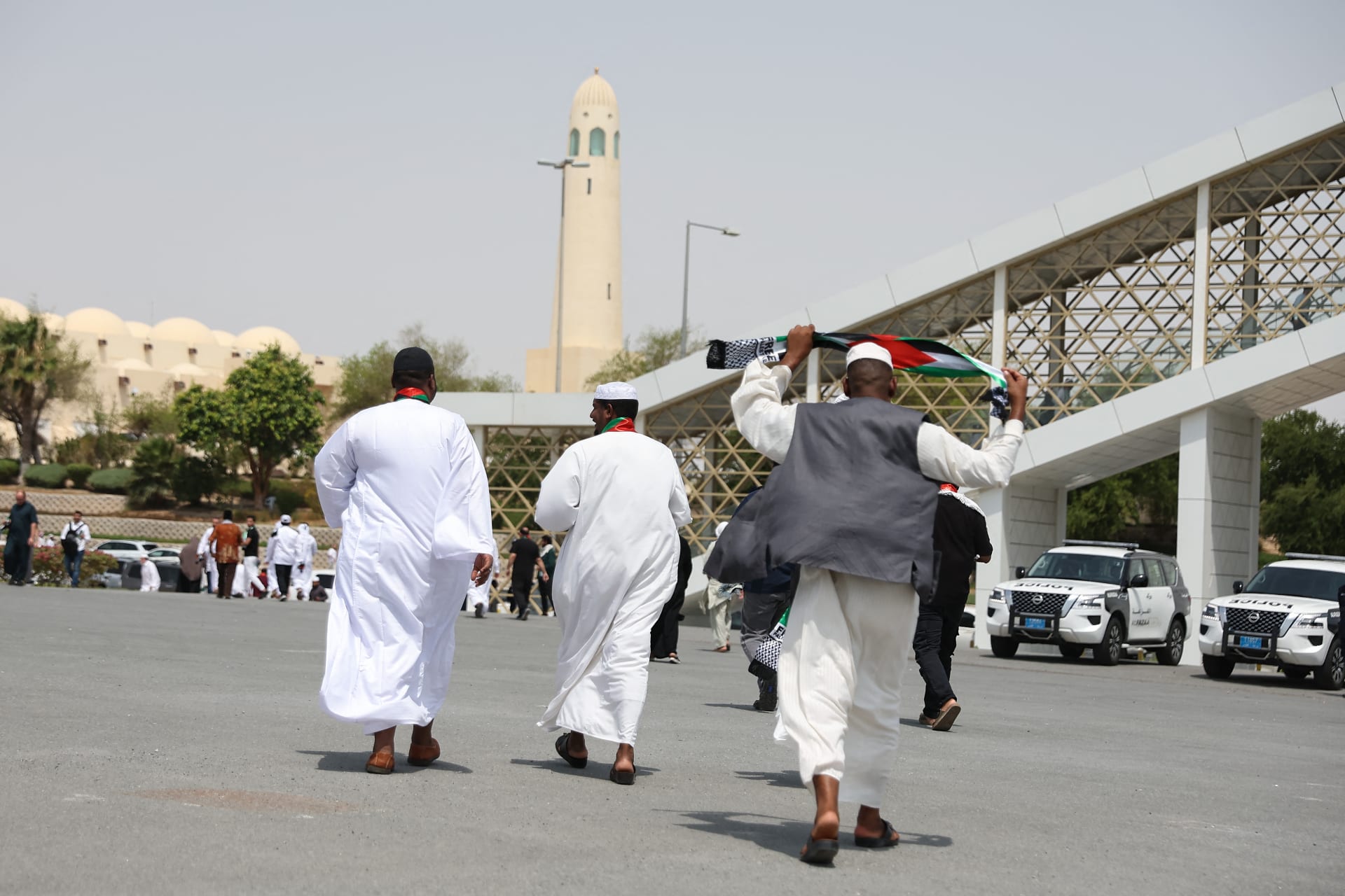 بث مباشر.. قطر تشيّع إسماعيل هنية لمثواه الأخير 