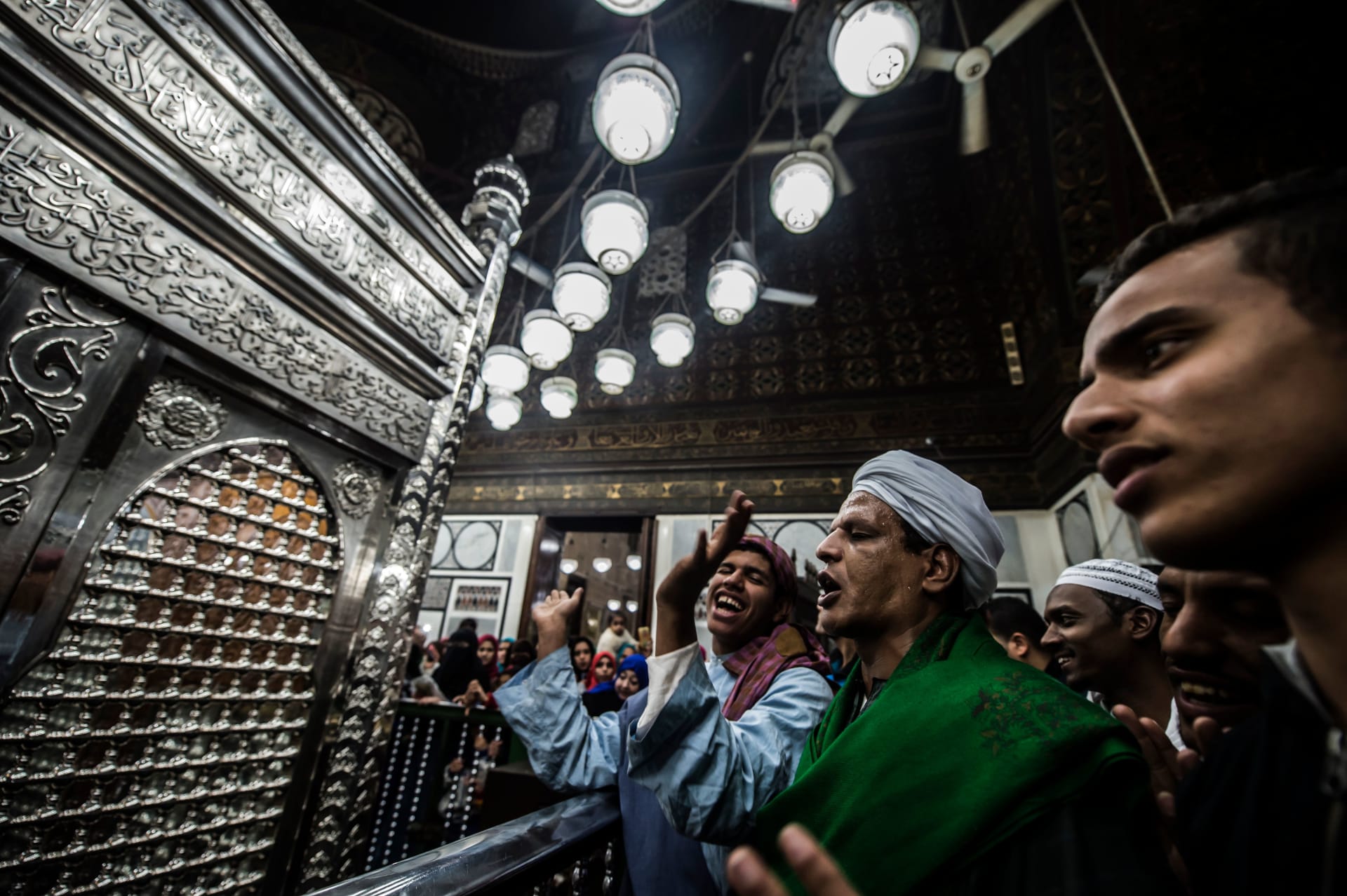 الاحتفال بمولد النبي محمد بالرقص والغناء والموسيقى.. افتاء مصر توضح رأيها بأسلوب احياء الذكرى