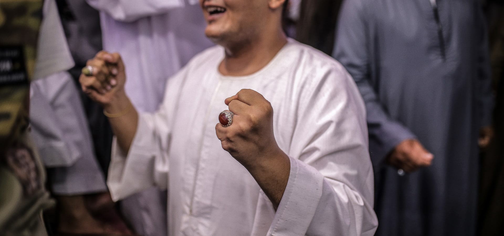 مصور يوثق جانبا مخفيا لحفلات الزفاف الشعبية في صعيد مصر مصور يوثق جانبا مخفيا لحفلات الزفاف الشعبية في صعيد مصر