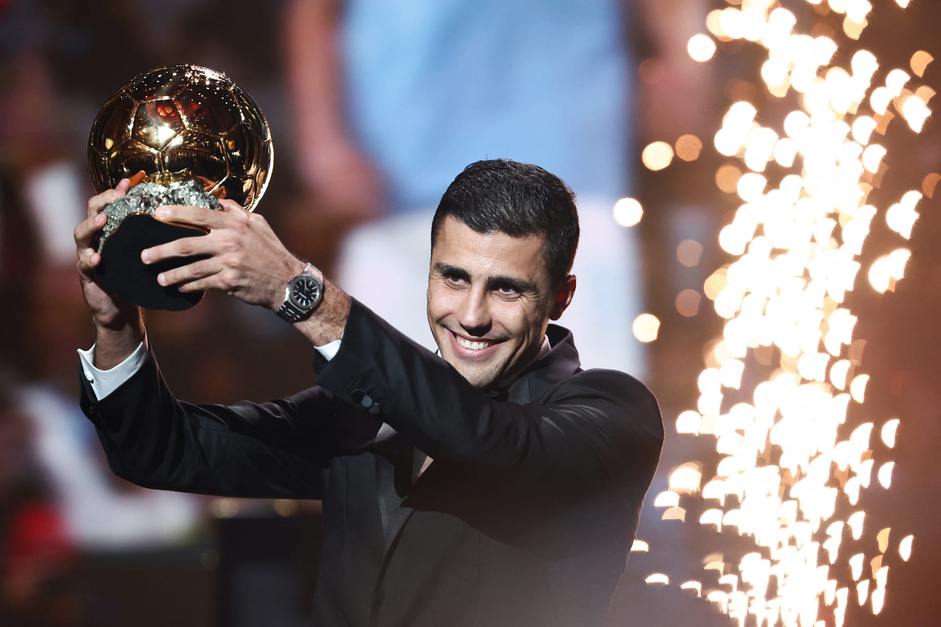 رودري يفوز بجائزة الكرة الذهبية لعام 2024 - CNN Arabic