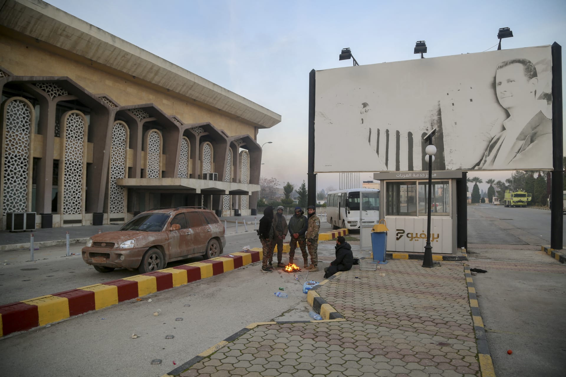 سوريا.. مراقب يكشف لـCNN تحرك فصائل المعارضة في حماة وماذا يقال بشوارع دمشق ومدى قوة الدعم الروسي