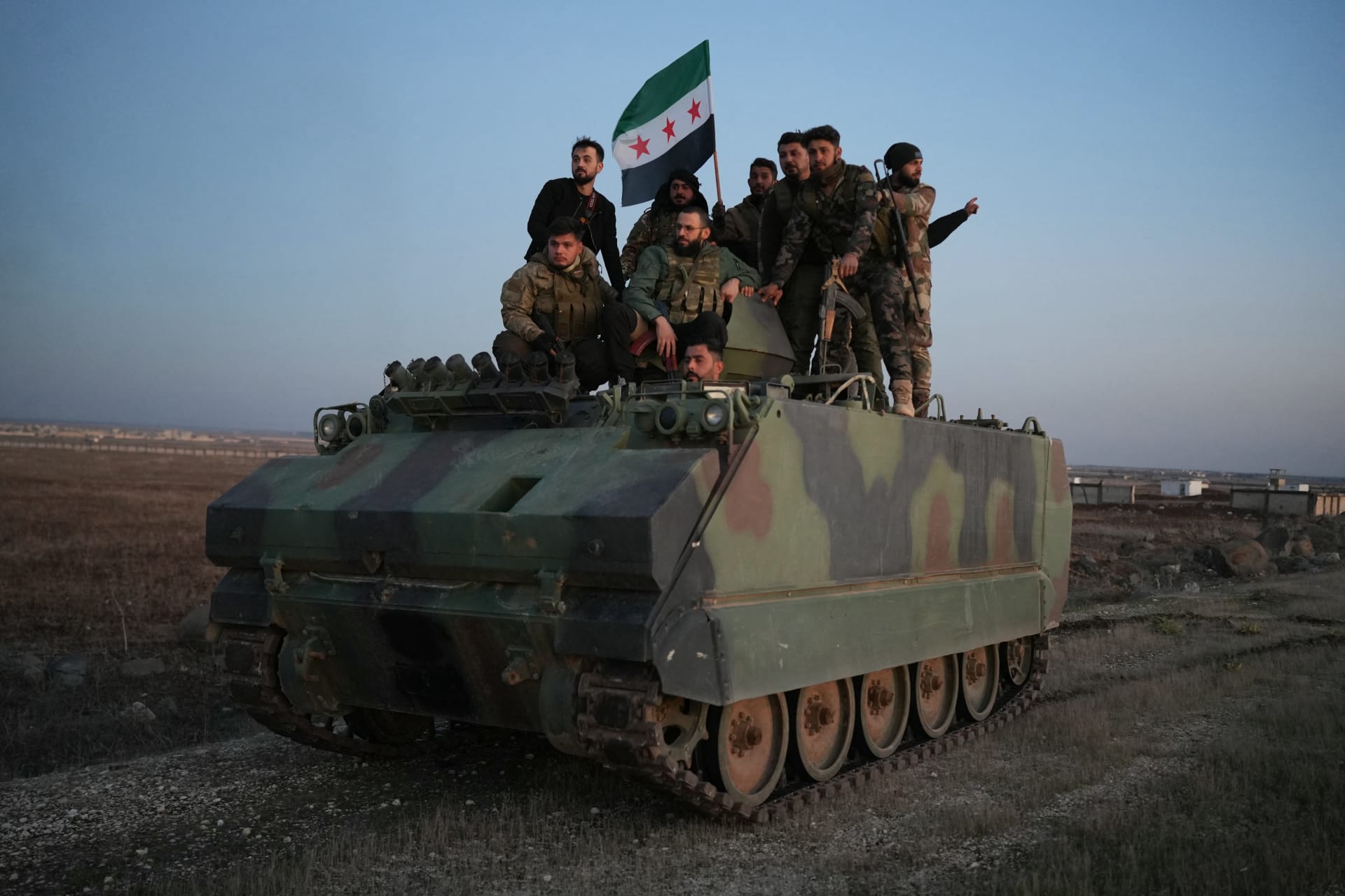 سوريا.. مراقب يكشف لـCNN تحرك فصائل المعارضة في حماة وماذا يقال بشوارع دمشق ومدى قوة الدعم الروسي